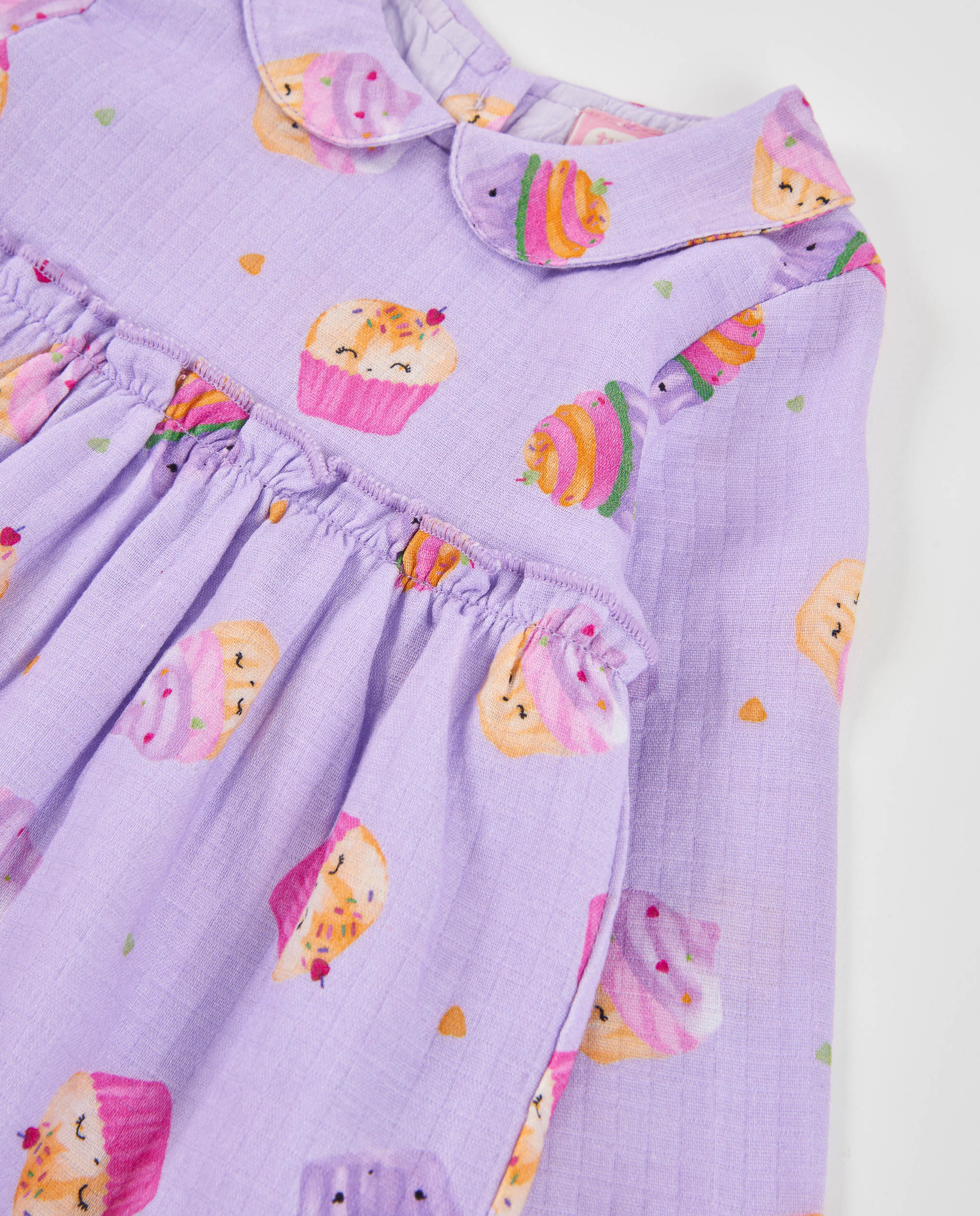 Vestido de tela plana de bebé con estampado de cupcakes