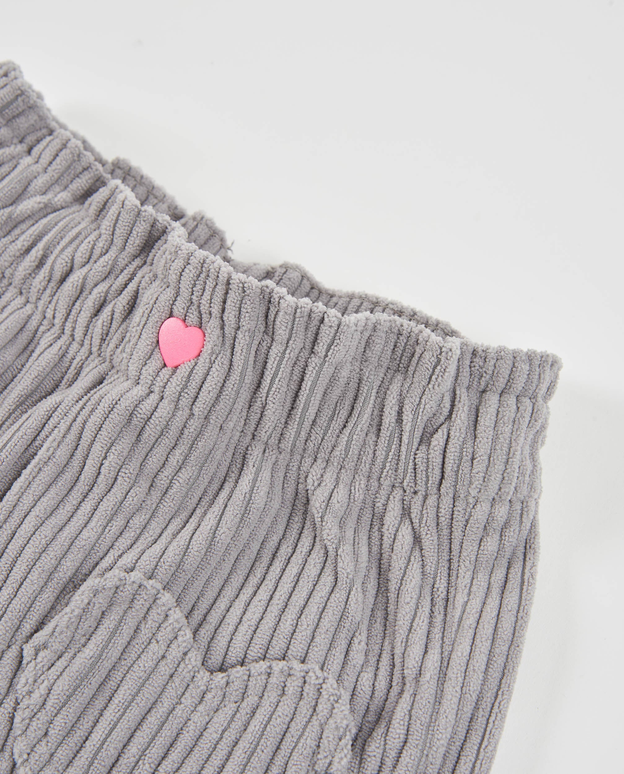 Pantalón de niña de pana y detalles de corazones