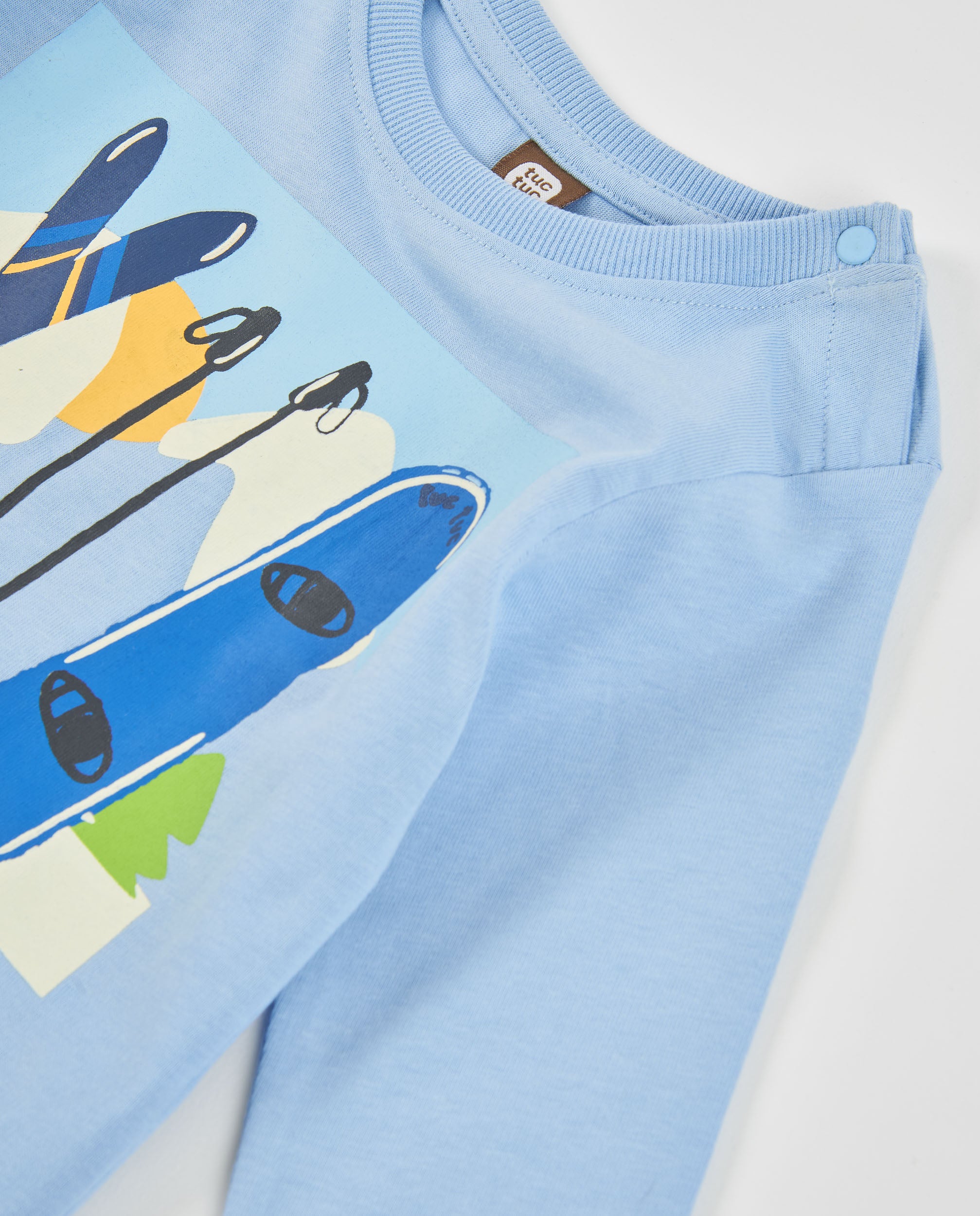 Camiseta de niño de punto con estampado de esquí y manga larga