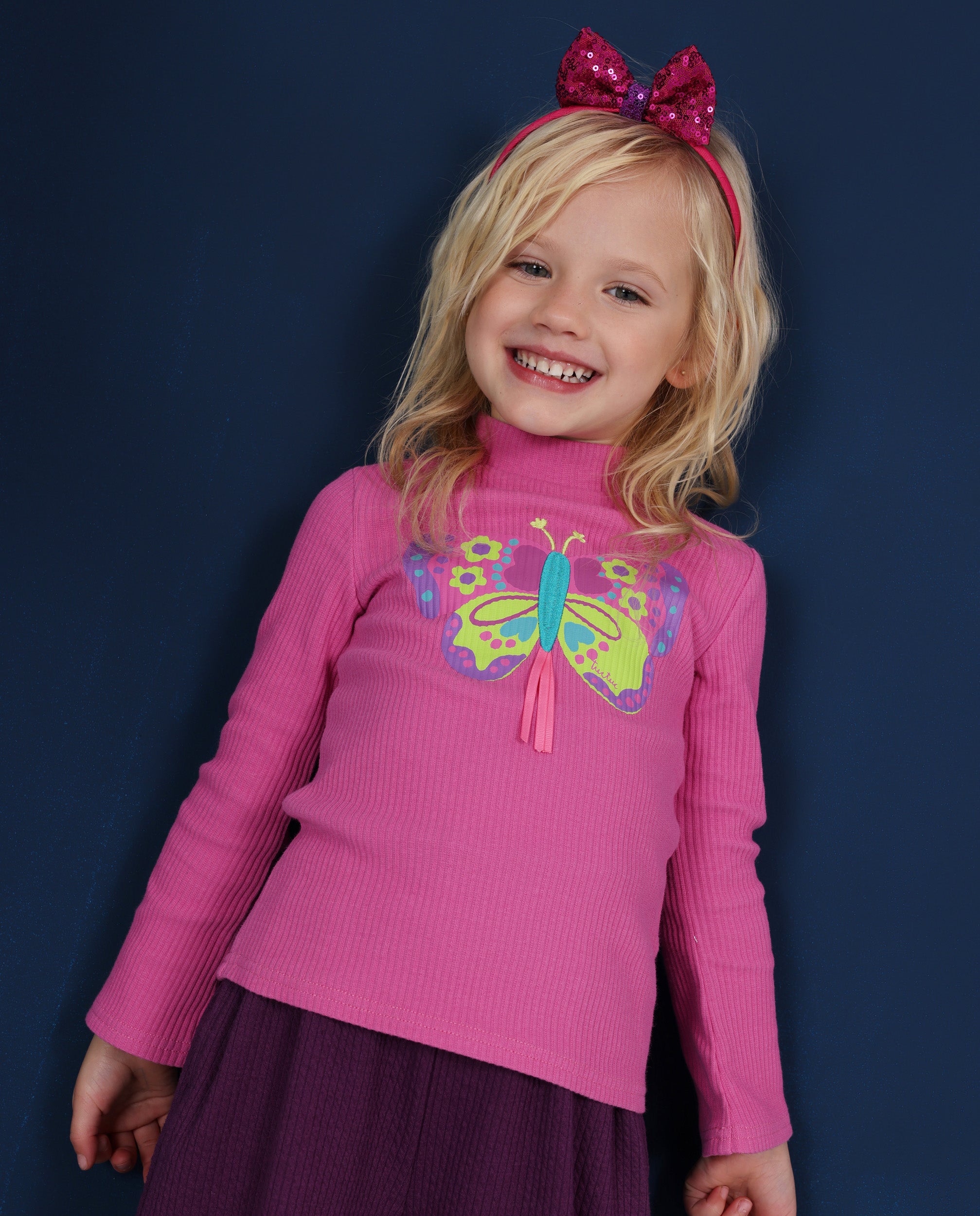 Camiseta de niña de punto con manga larga y estampado de mariposa