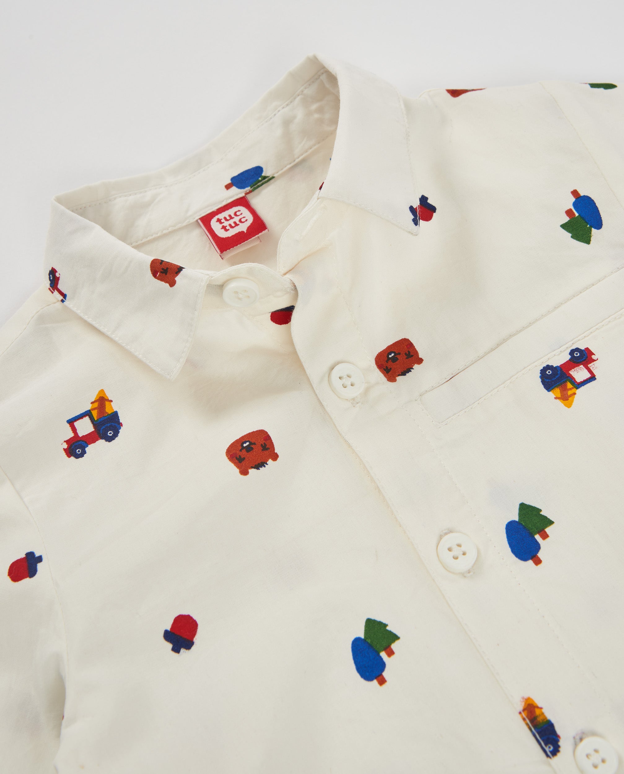Camisa de niño de tela plana con estampado y botones frontales