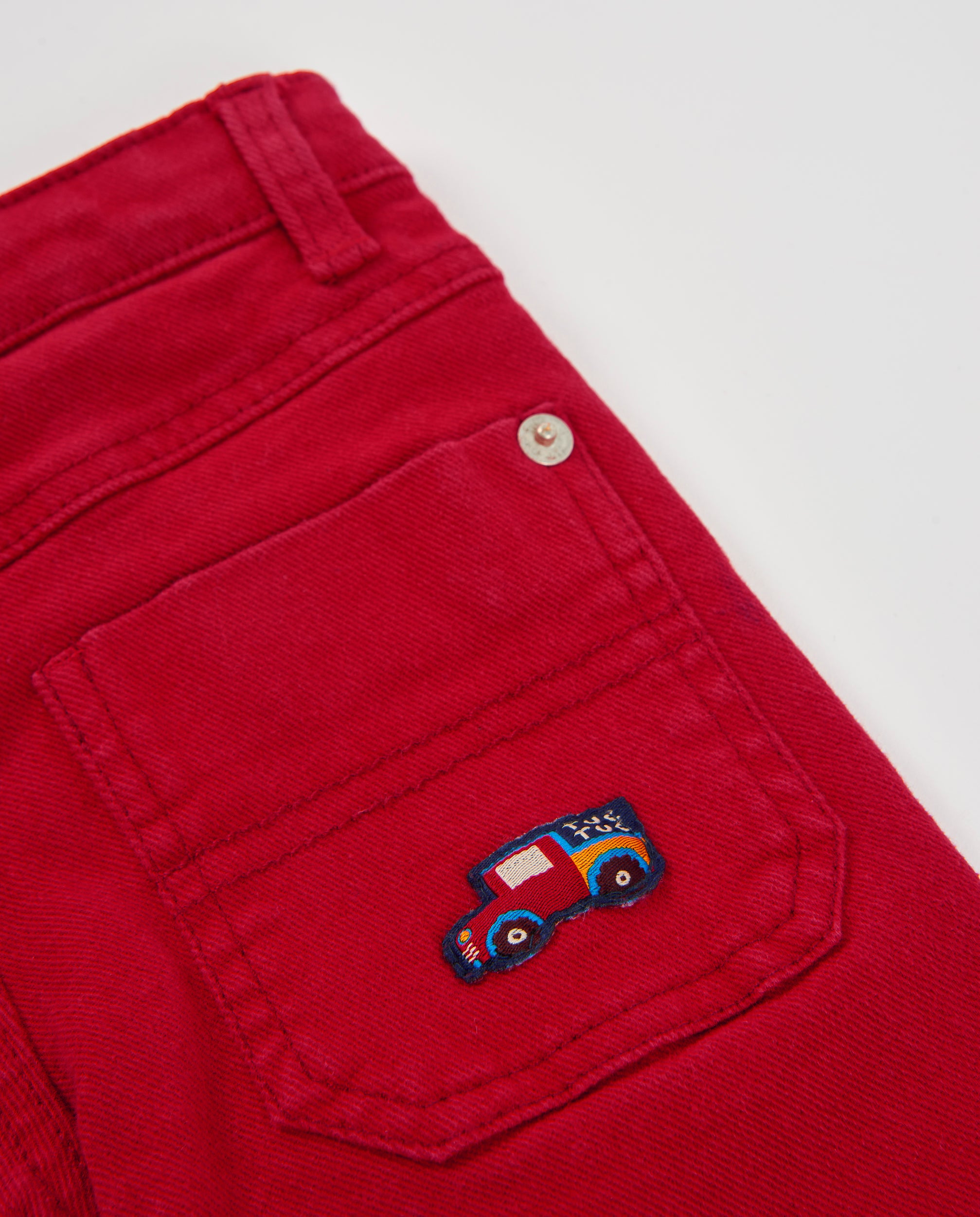 Pantalón de niño de tela plana con bolsillos decorativos