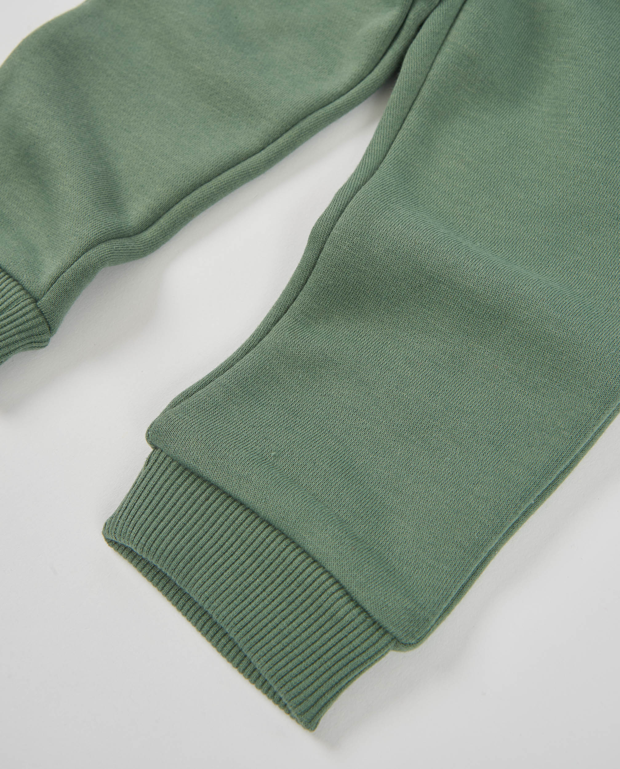 Pantalón de niño de felpa con cordones ajustables y tacto suave