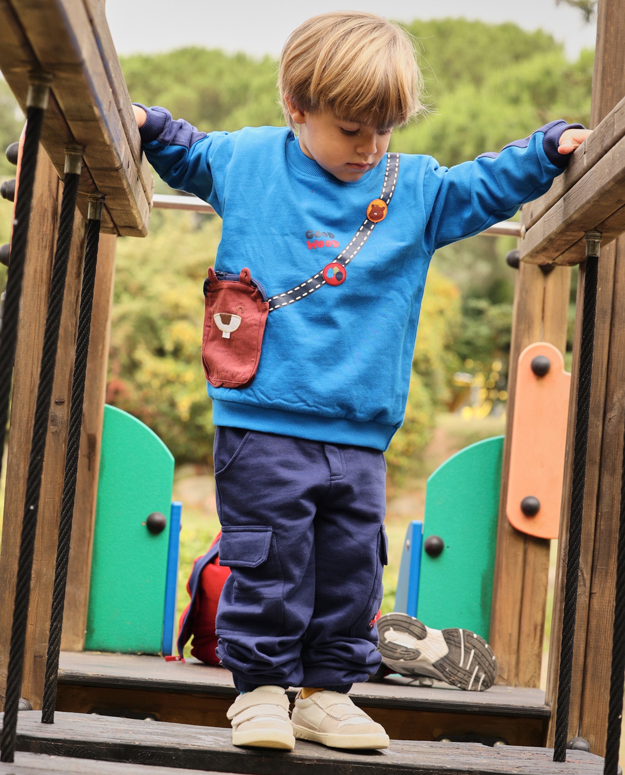 Pantalón de niño de felpa con bolsillos cargo y tacto suave