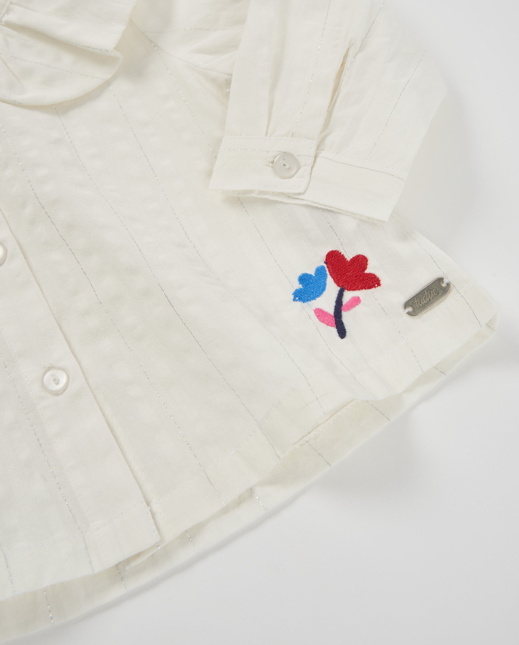 Blusa de niña de tela plana con cuello Peter Pan y botones