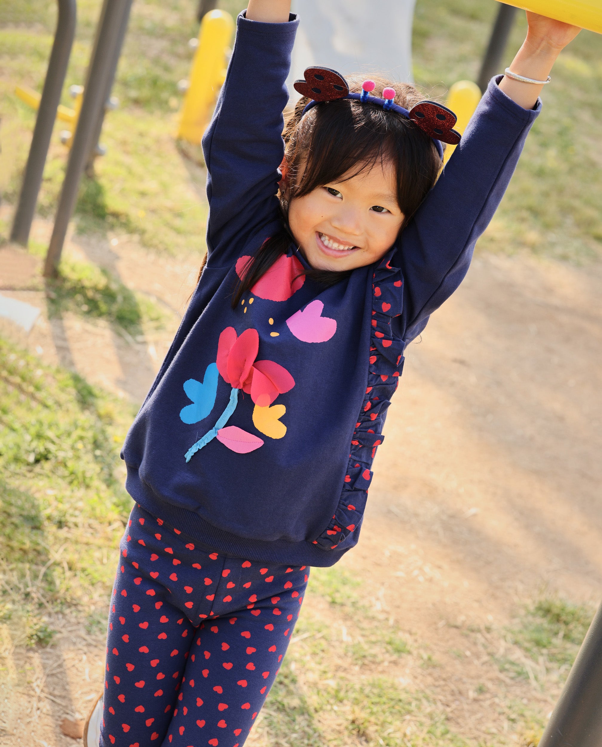Conjunto de niña de felpa con sudadera y leggings de corazones