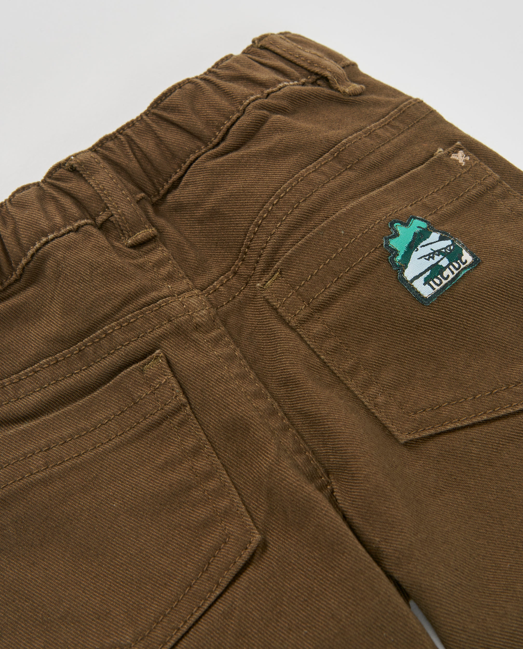 Pantalón de niño de sarga con cinco bolsillos y cintura ajustable