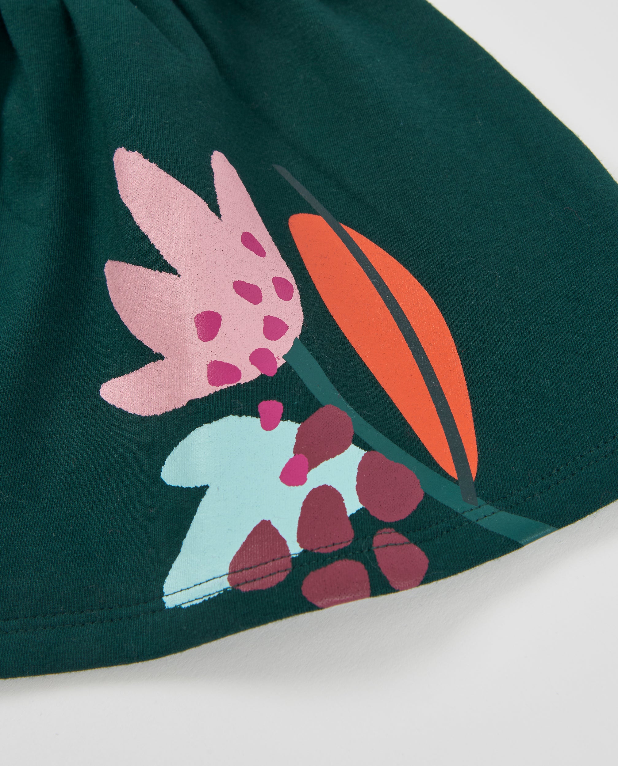 Falda de niña de felpa con diseño floral y tejido cómodo