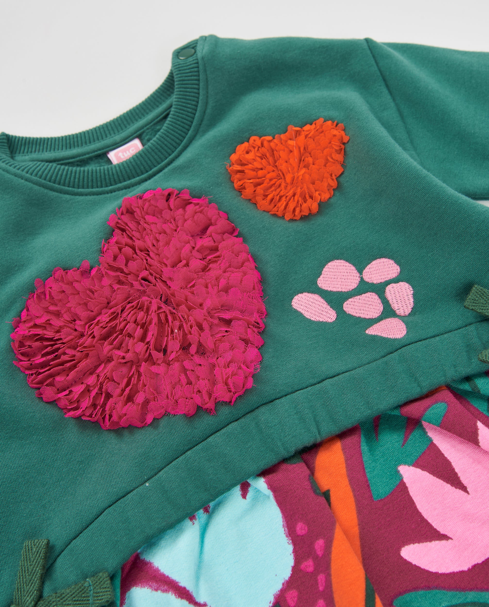 Vestido de niña de felpa con detalle de corazones y estampado floral