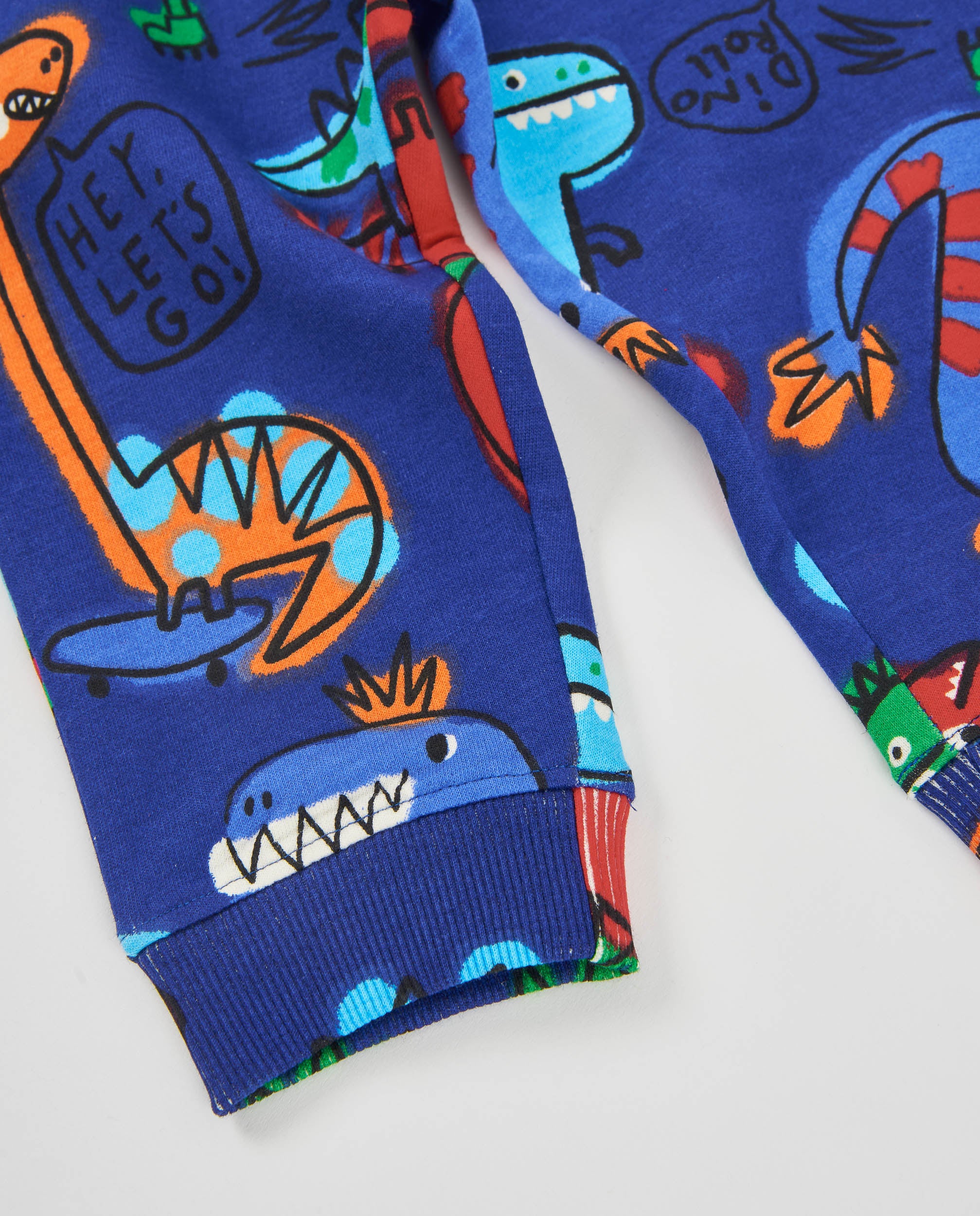 Pantalón de niño de felpa con print de dinosaurios y tejido resistente