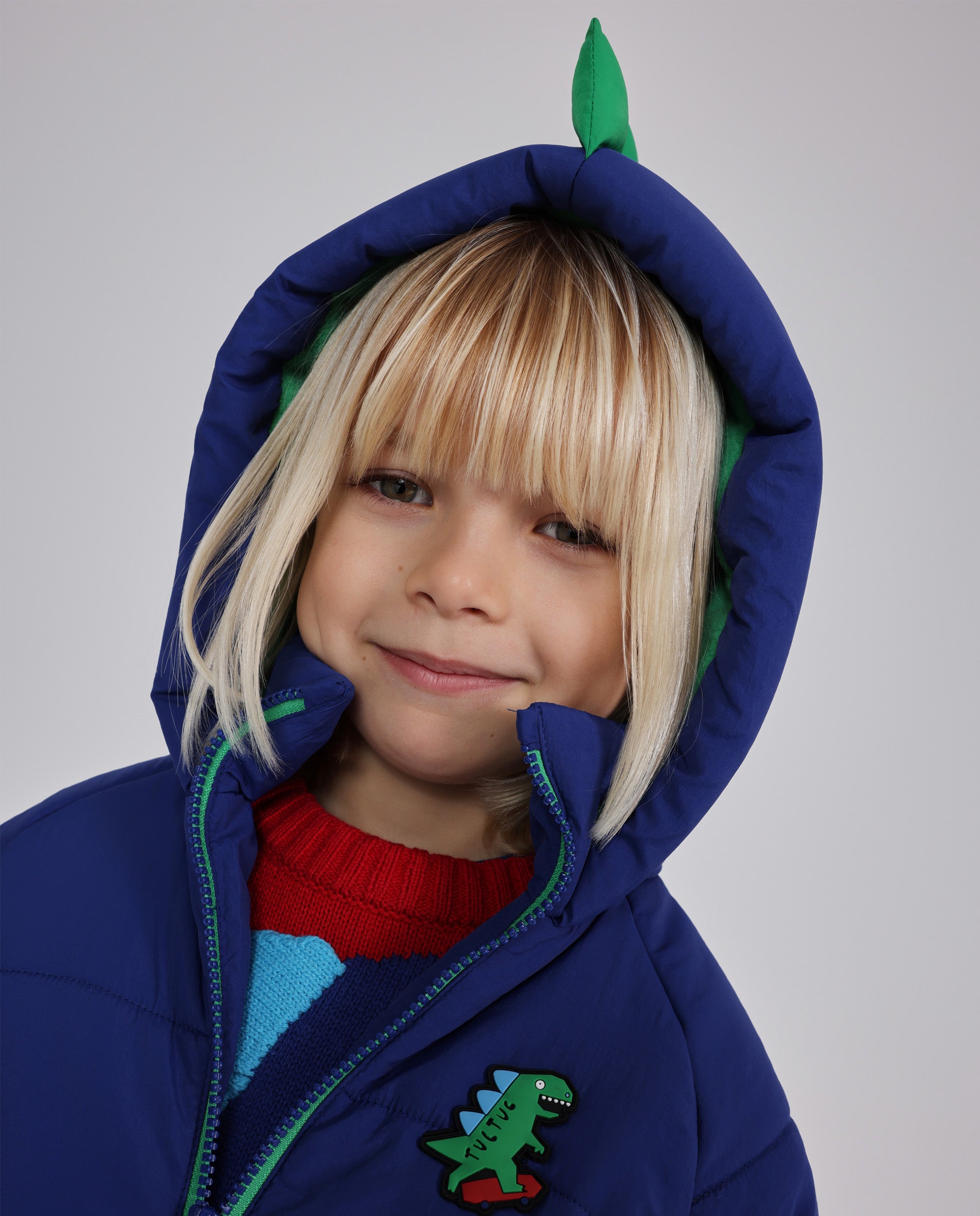 Abrigo de niño acolchado con capucha y aplique de dinosaurio