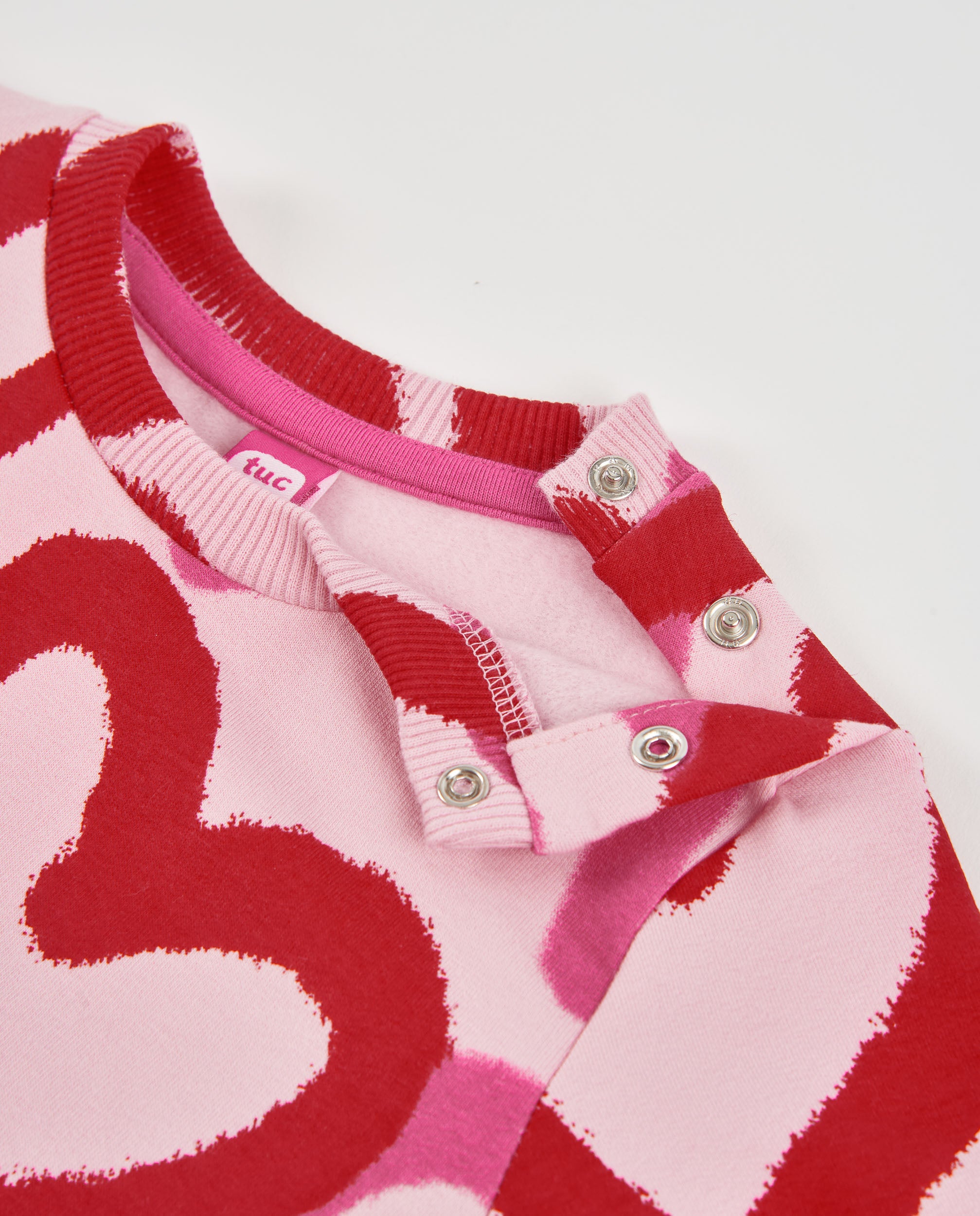 Vestido de niña de felpa con estampado de corazones y tacto suave