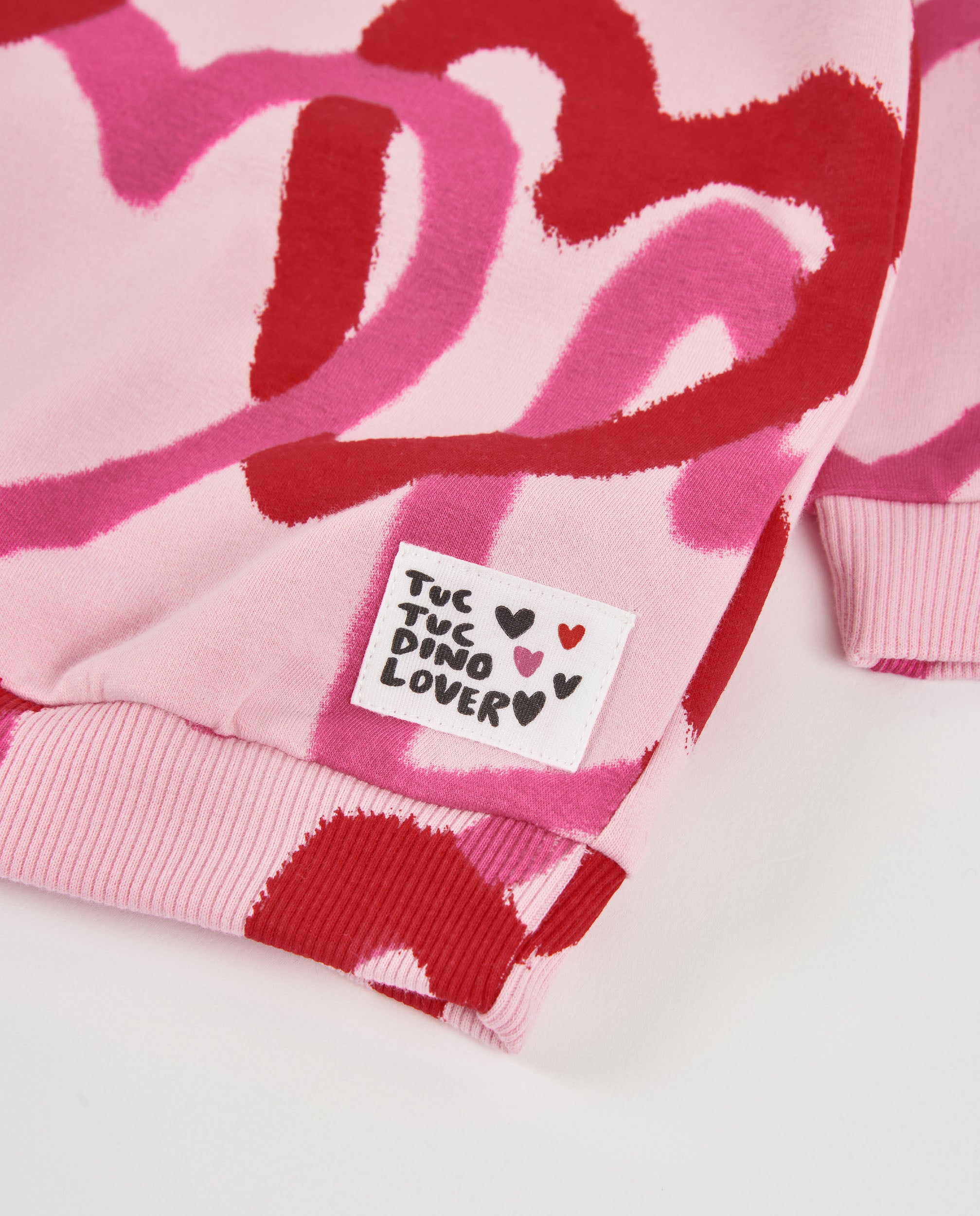 Vestido de niña de felpa con estampado de corazones y tacto suave