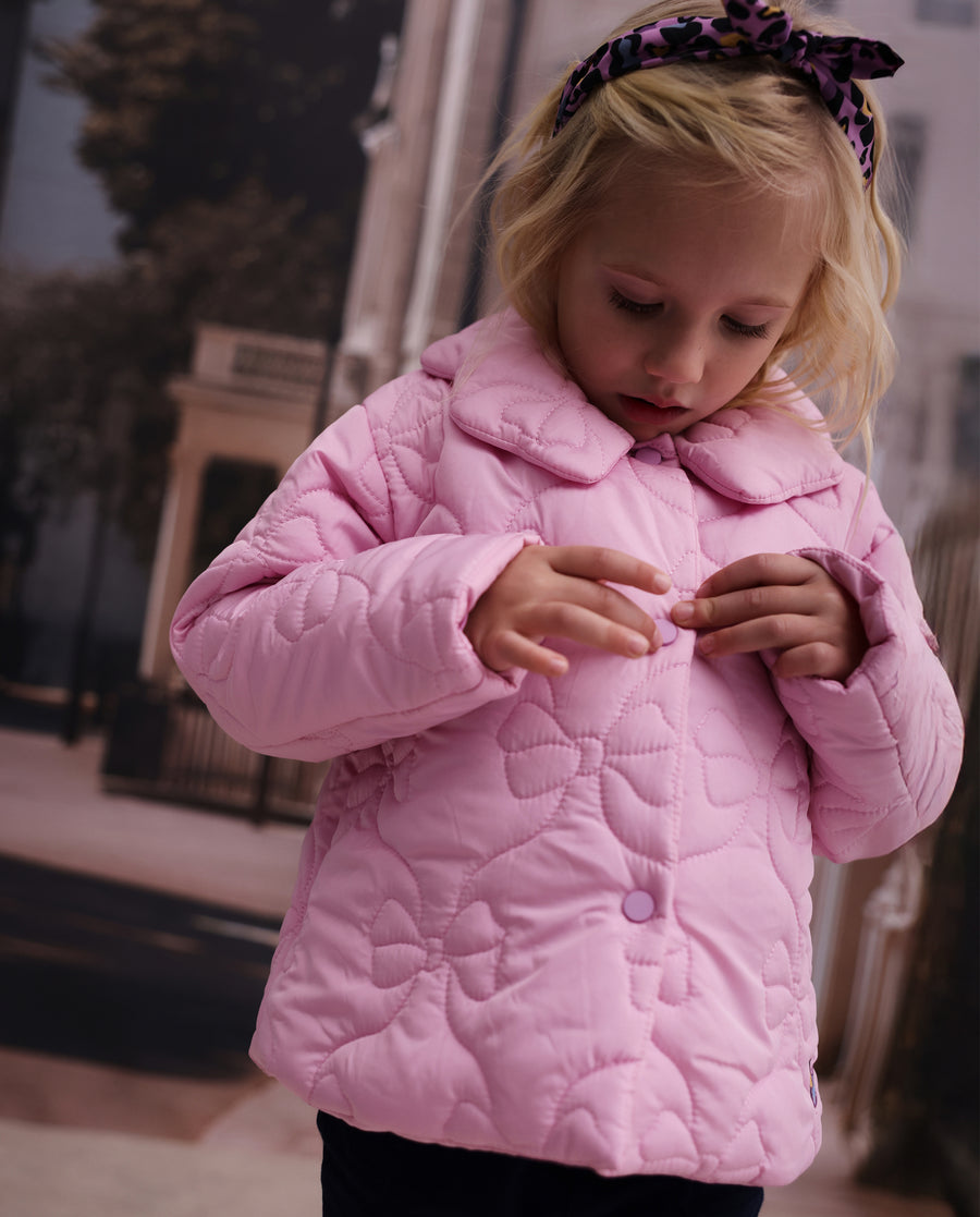 Abrigo de niña acolchado con diseño de lazo y aislamiento térmico