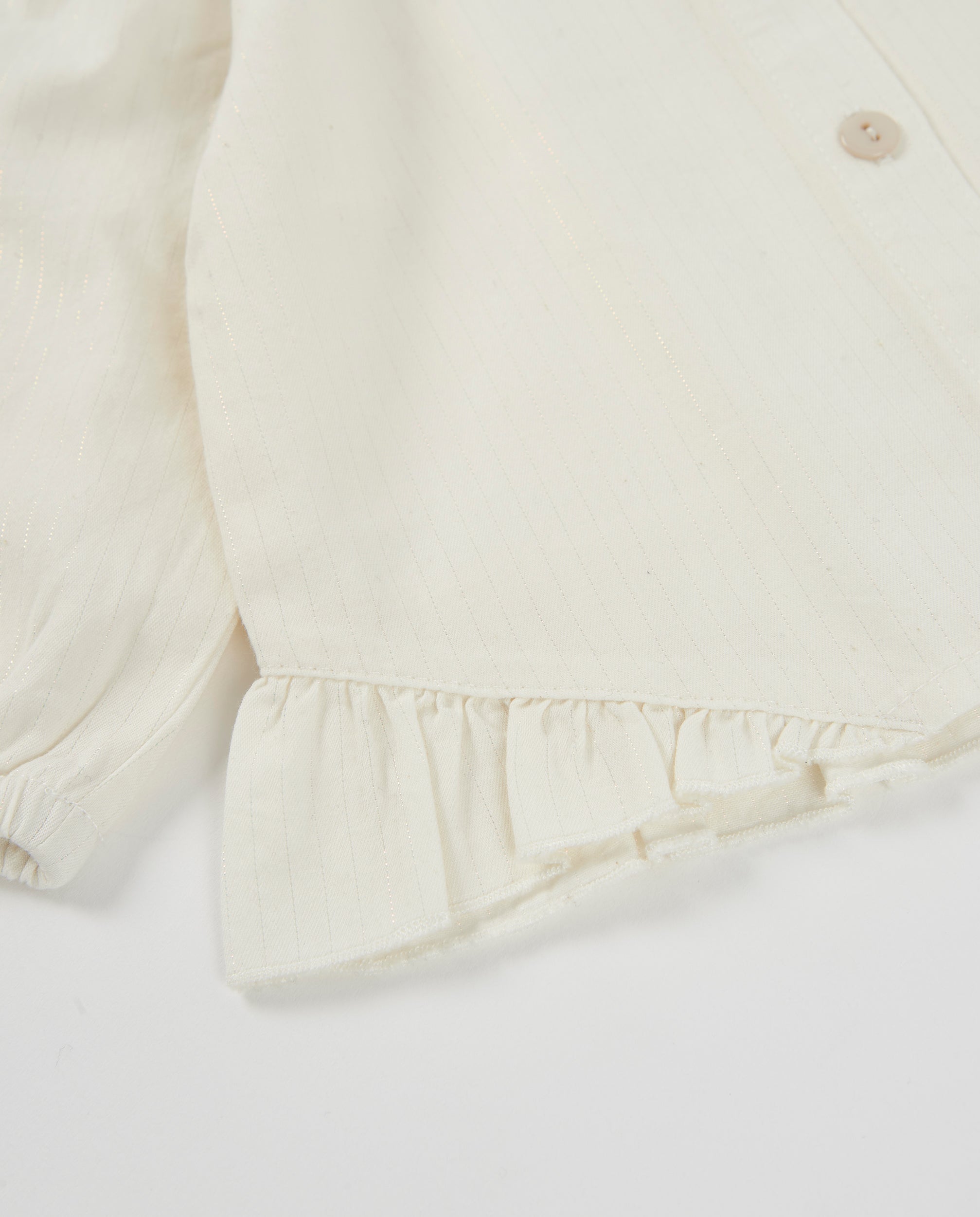 Blusa de niña de tela plana con cuello de volante y bordado