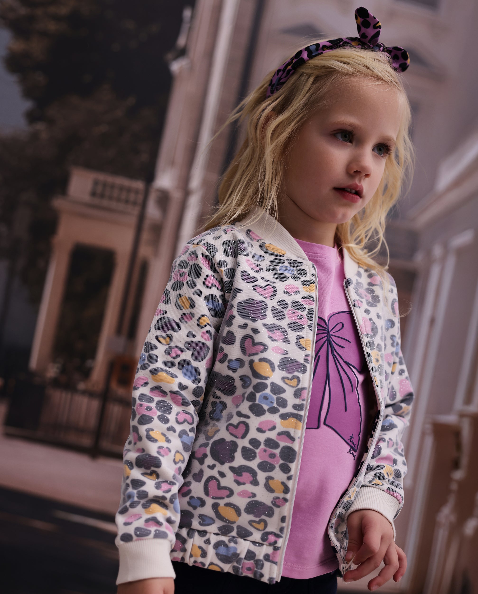 Chaqueta de niña de tela plana con diseño animal print y cremallera