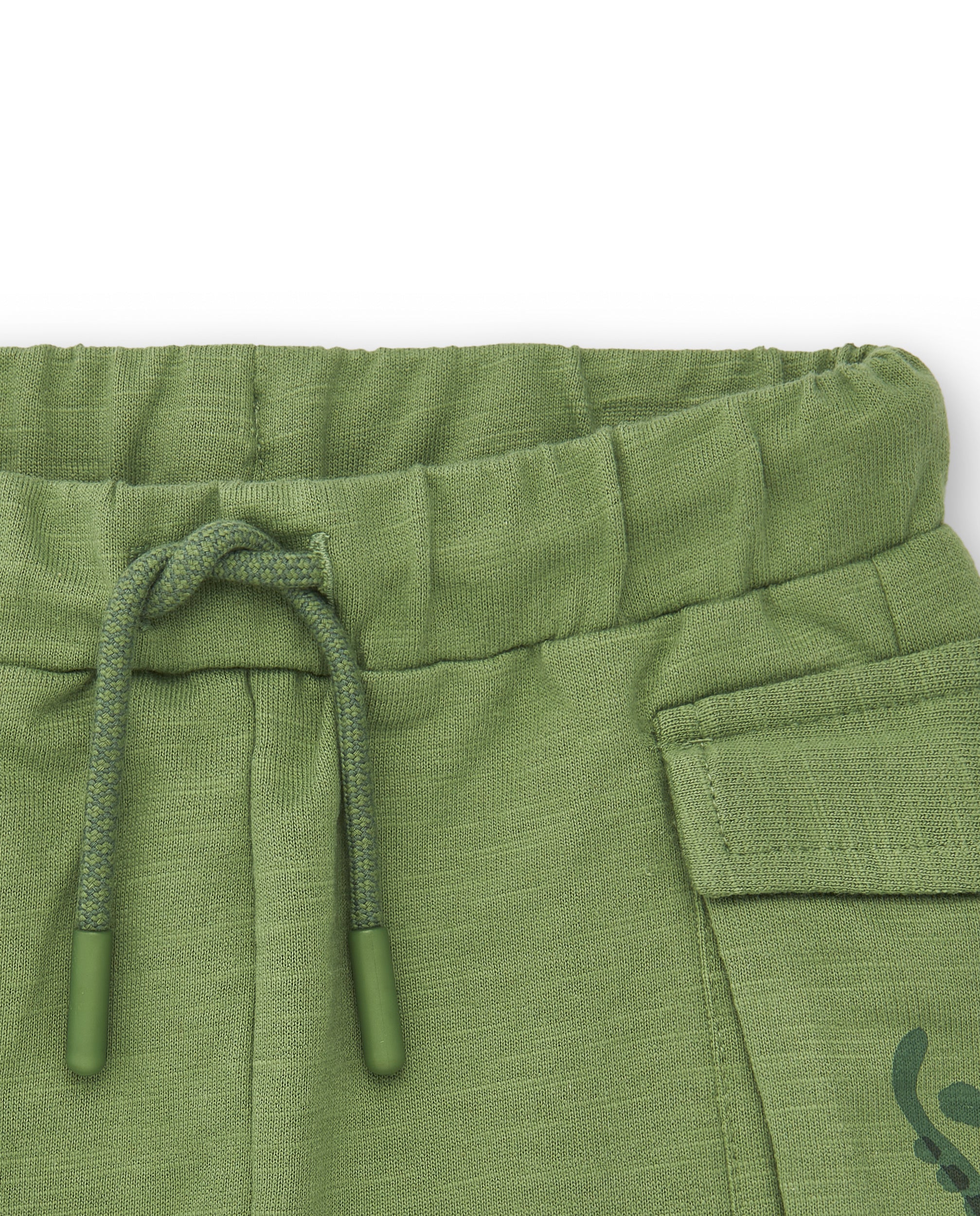 Shorts de niño en color verde con bolsillos y estampado musical