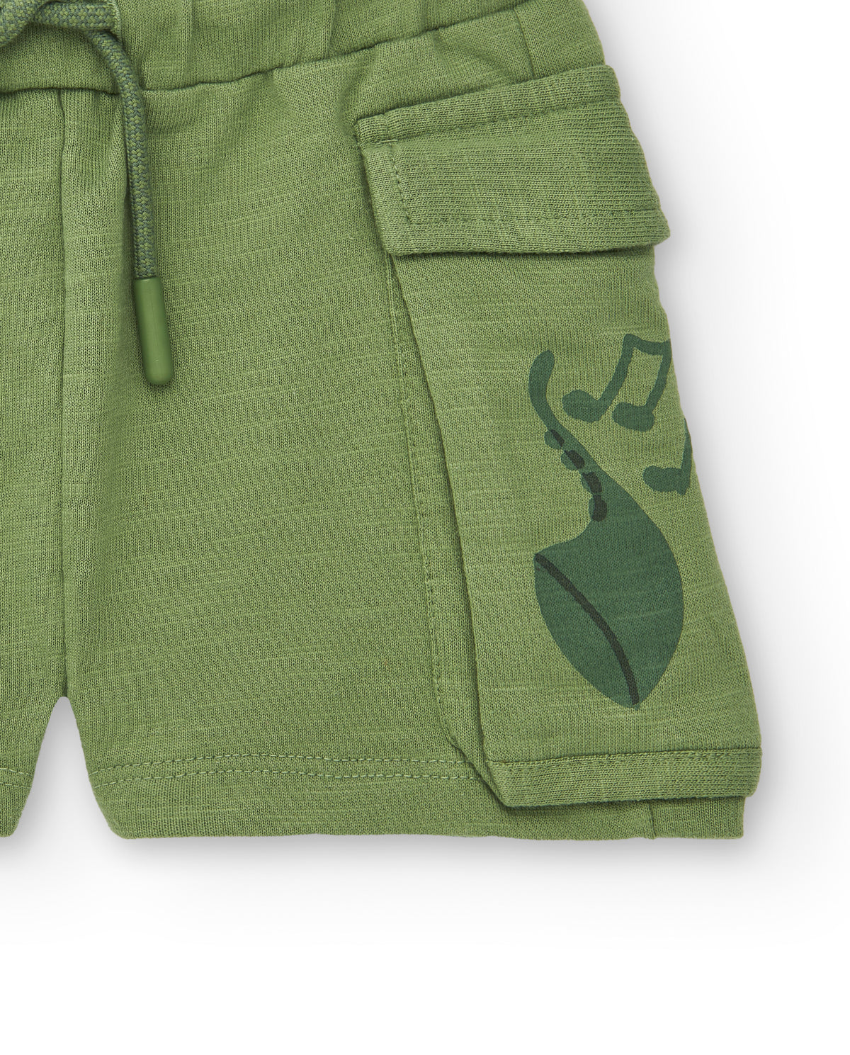 Shorts de niño en color verde con bolsillos y estampado musical
