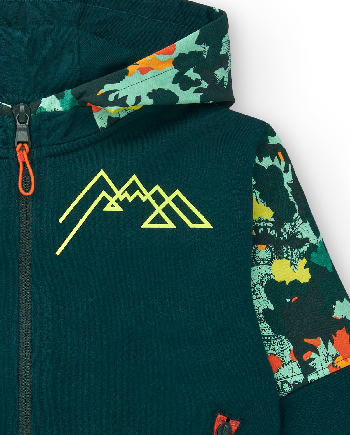 Sudadera capucha para niño en verde con detalles de camuflaje