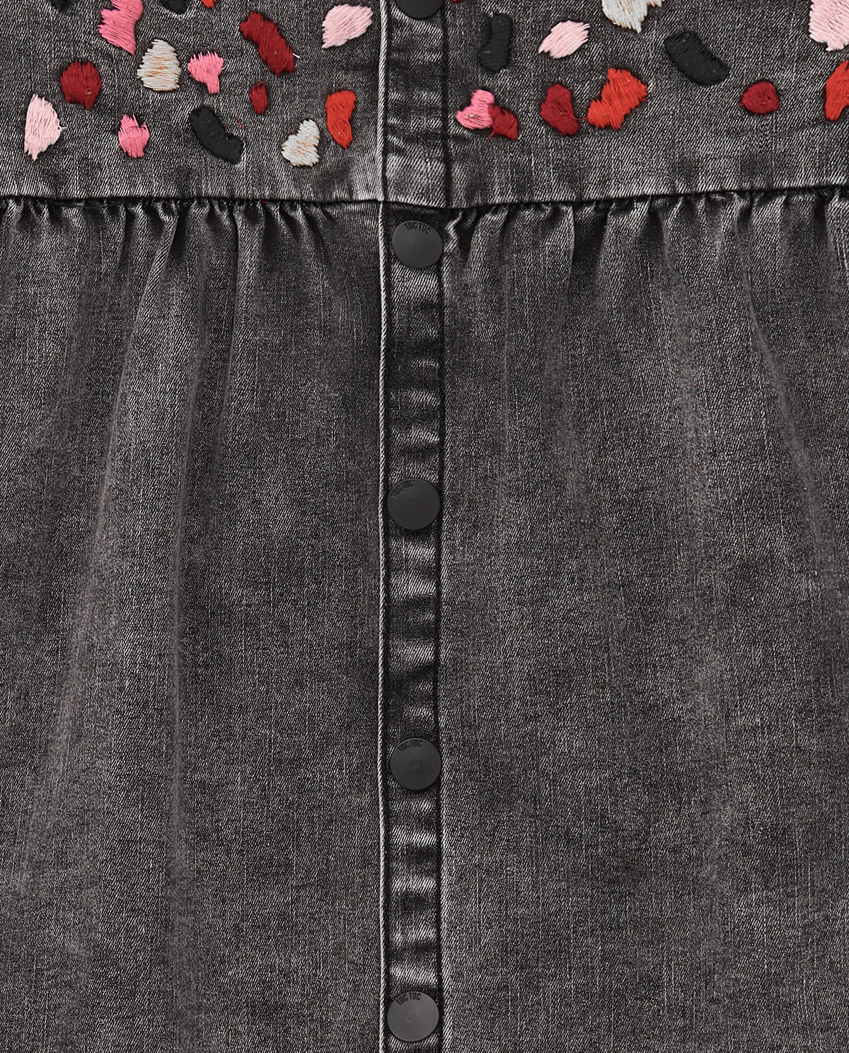 Vestido gris denim con detalles bordados para niña colección