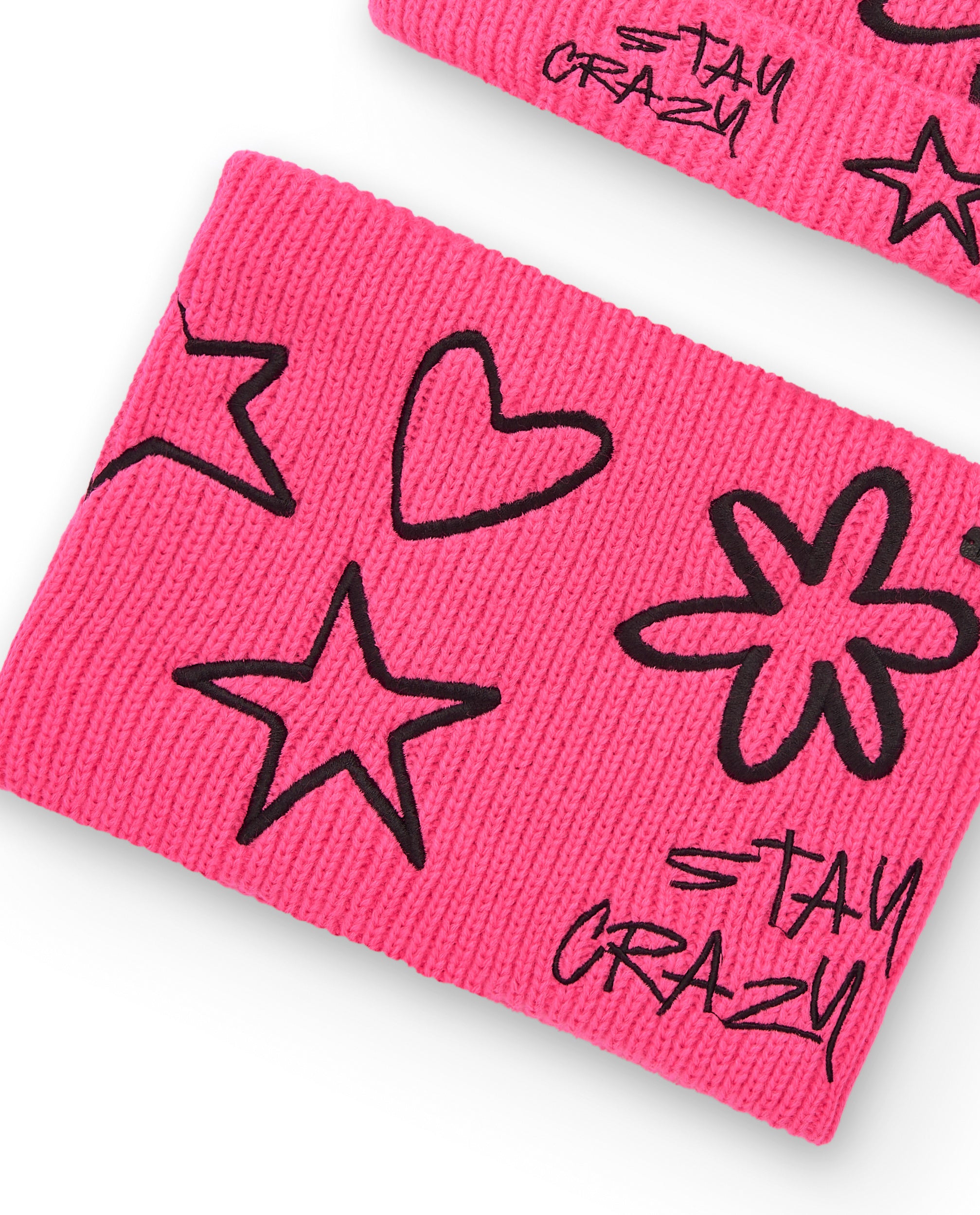 Conjunto de gorro y bufanda fucsia con estampado de estrellas y