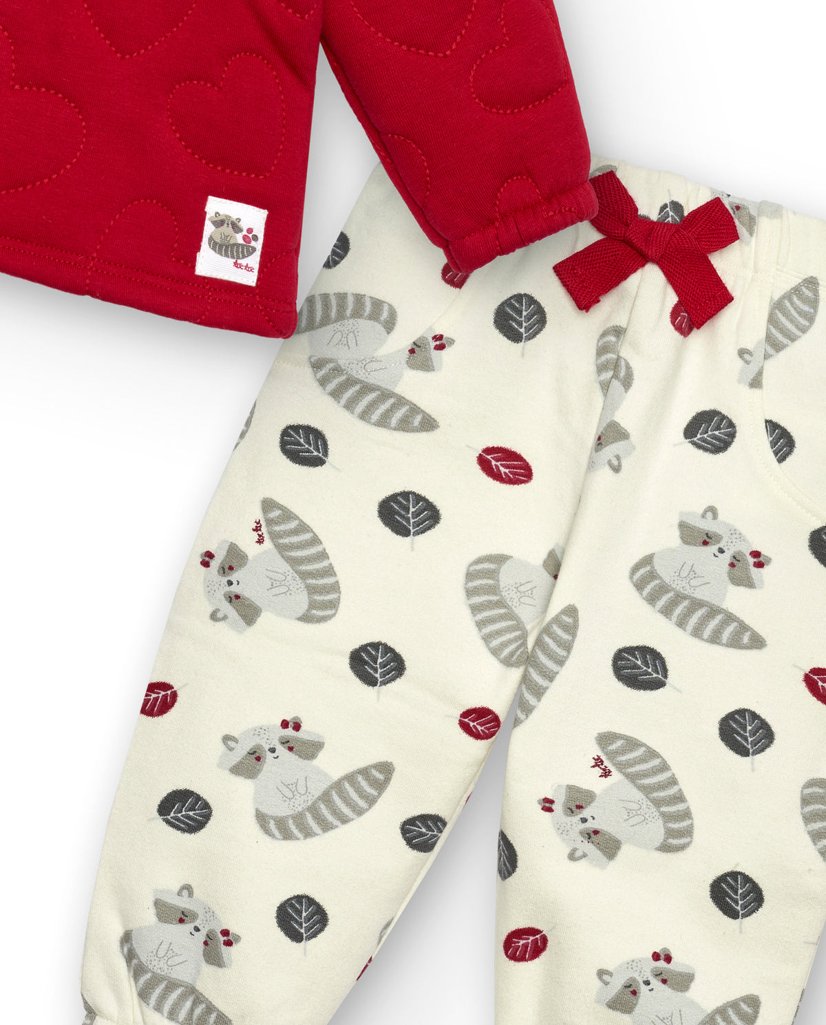 Conjunto para niña en rojo con estampado de mapaches colección
