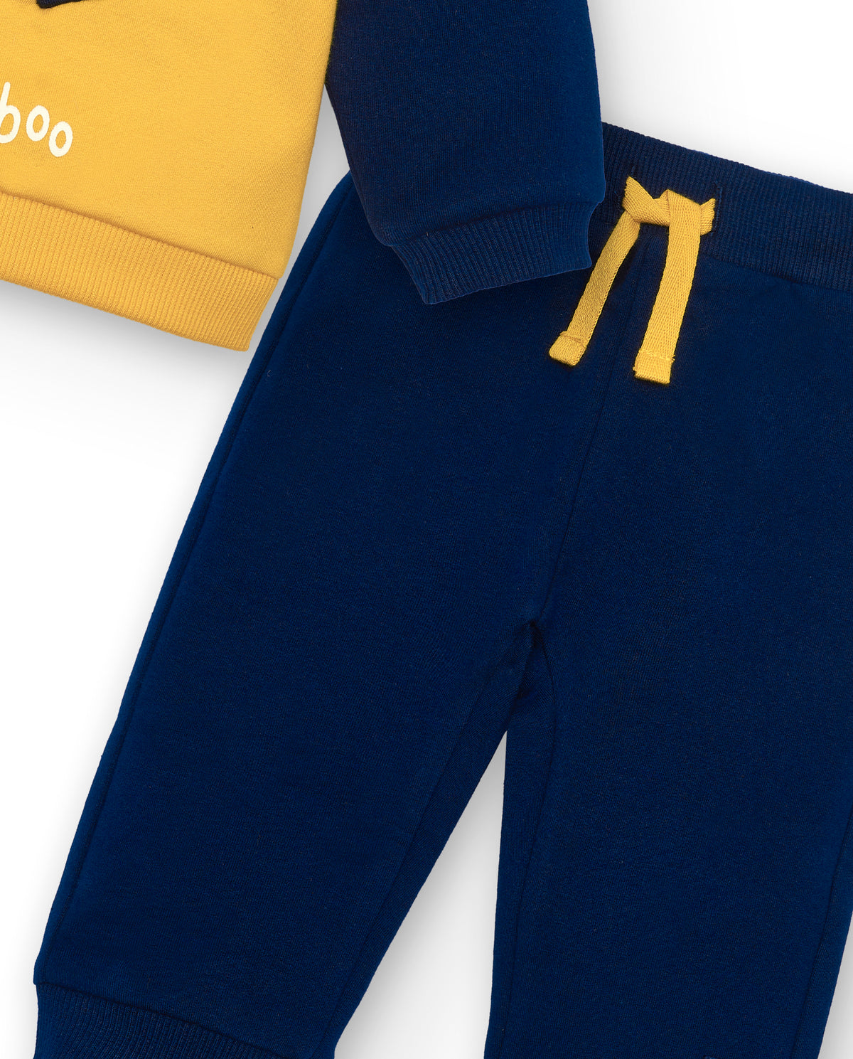 Conjunto de dos piezas para niño en amarillo y azul con