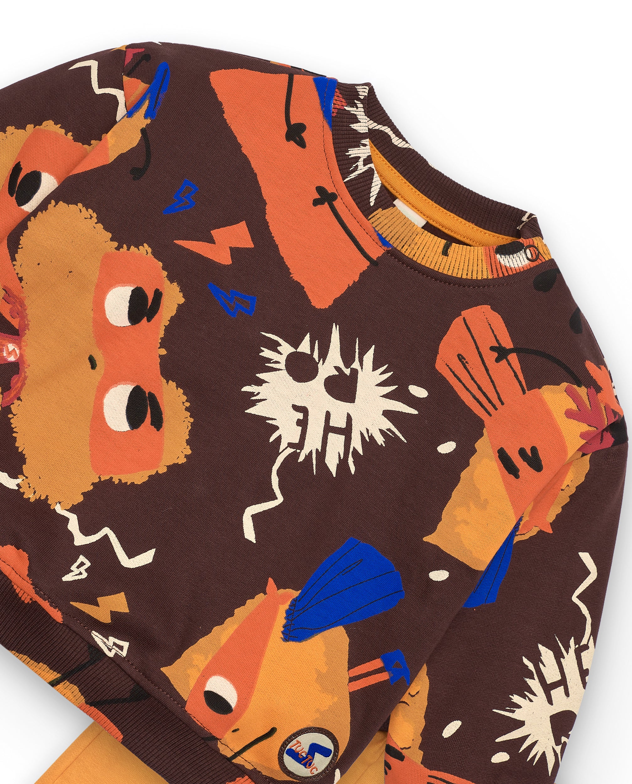 Conjunto de sudadera y pantalón para niño en marrón y mostaza
