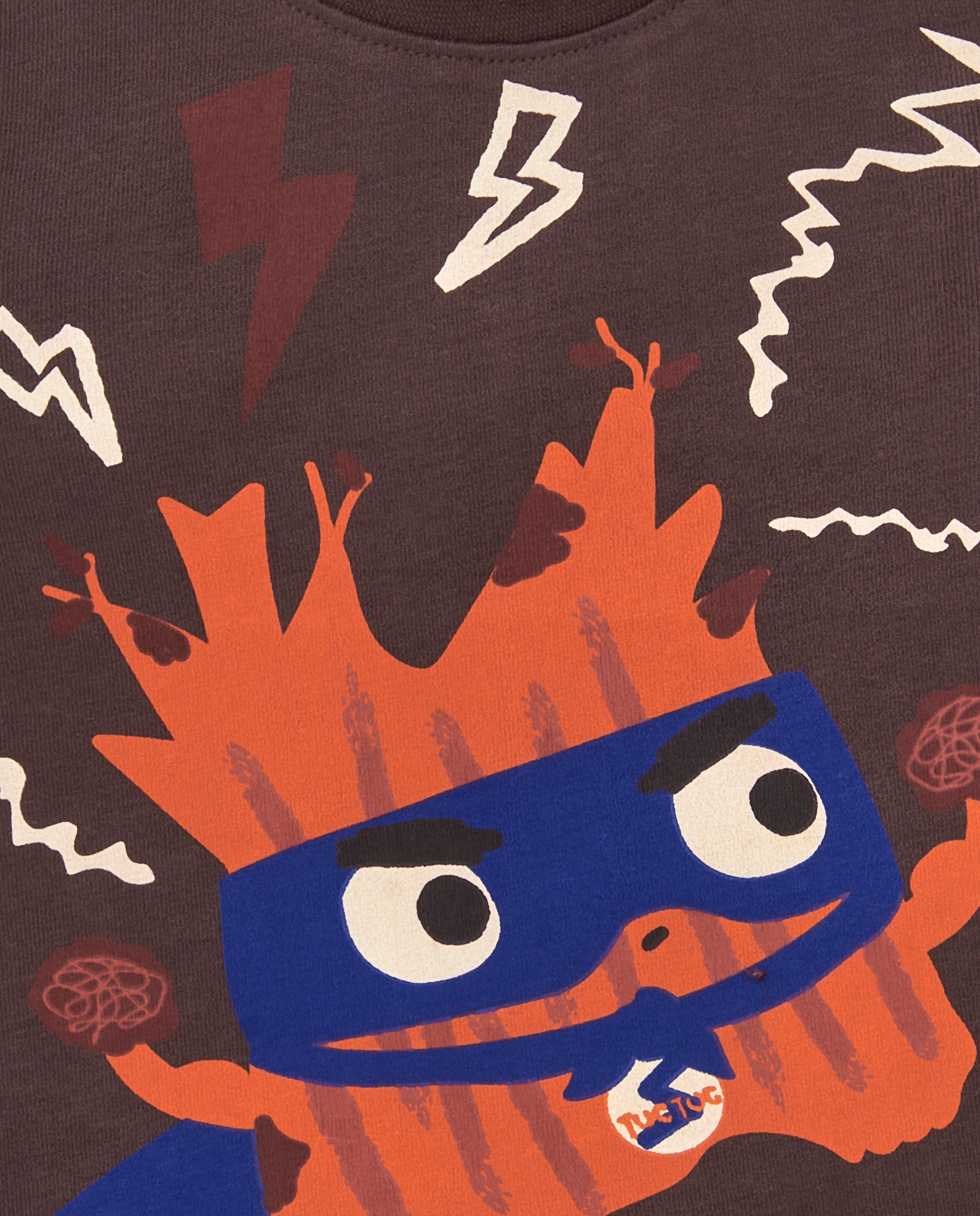 Camiseta de manga larga para niño en marrón con estampado de