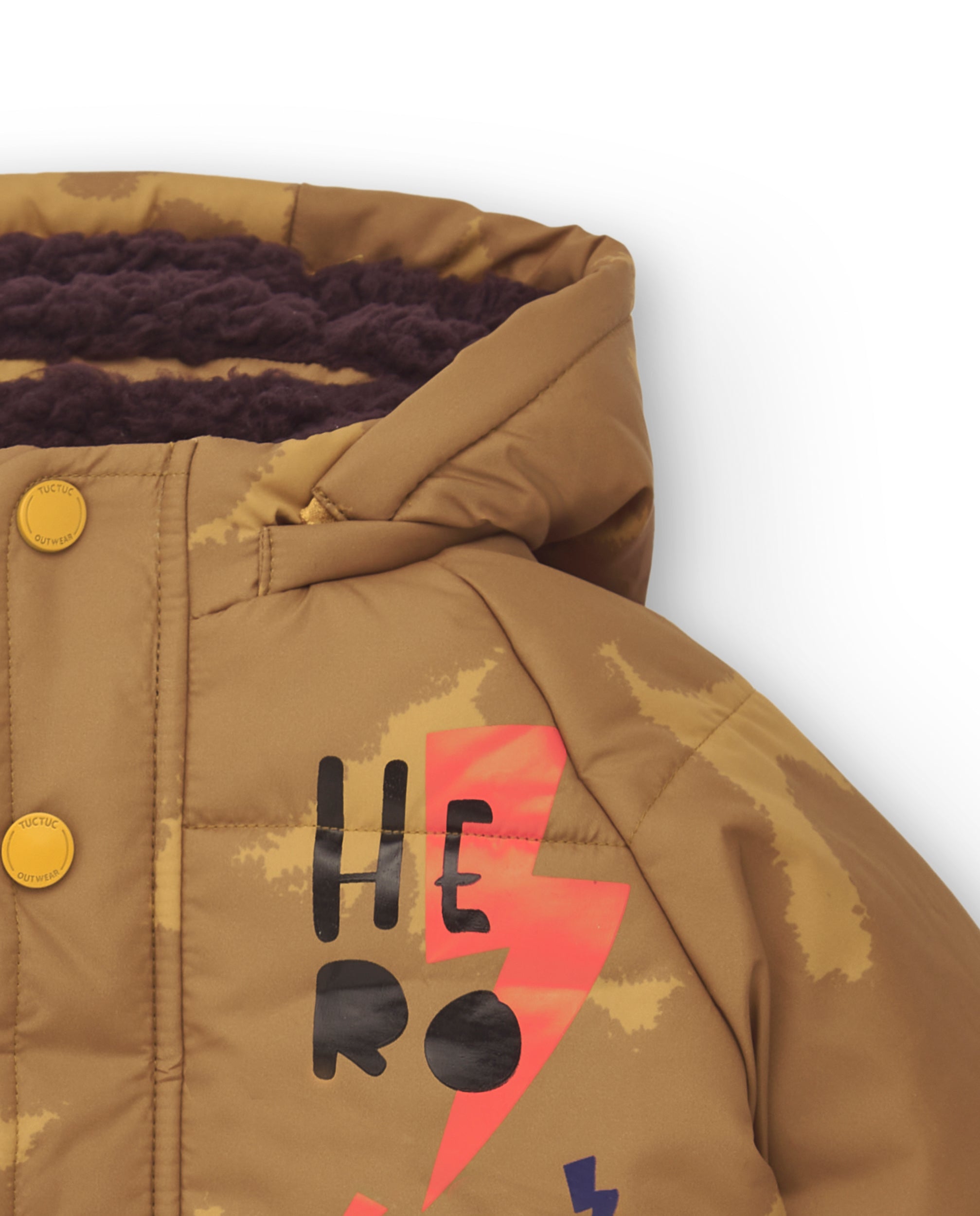 Abrigo acolchado para niño en marrón con estampado de "Hero"