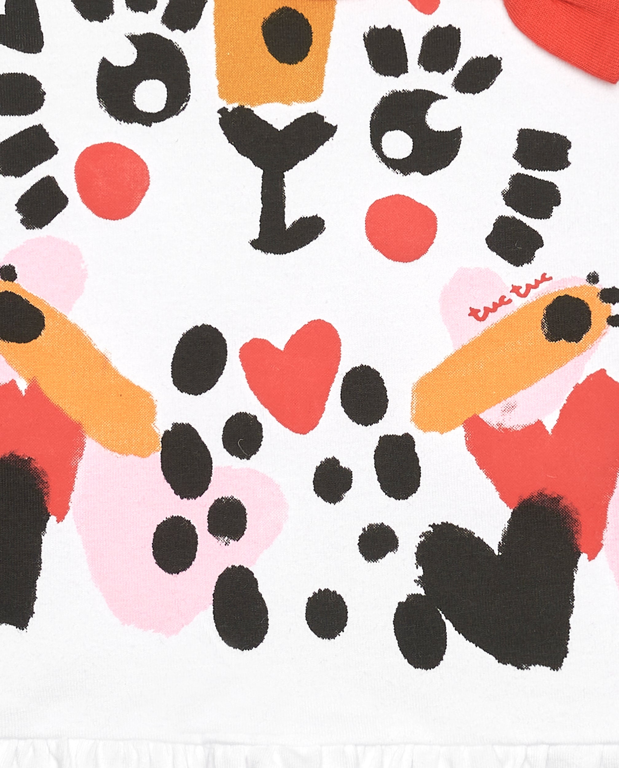 Camiseta niña en blanco con estampado de leopardo y lazo rojo