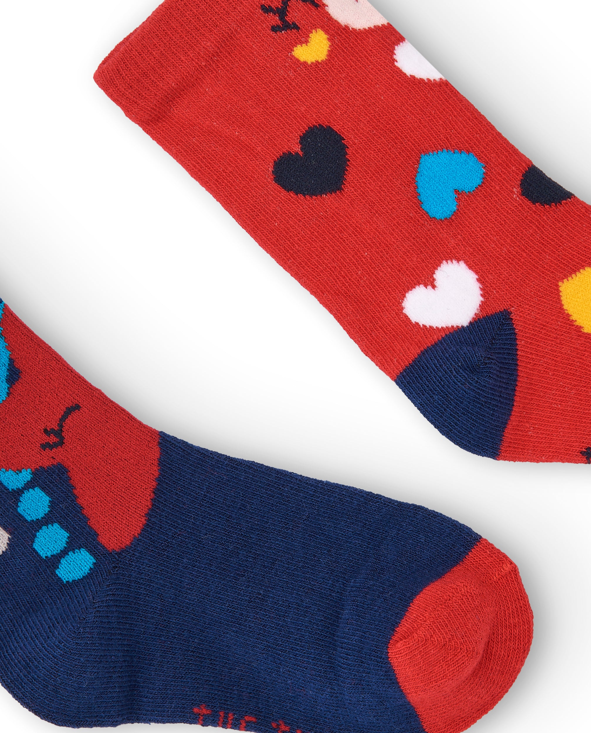 Calcetines niña en azul y rojo con diseño de corazones y