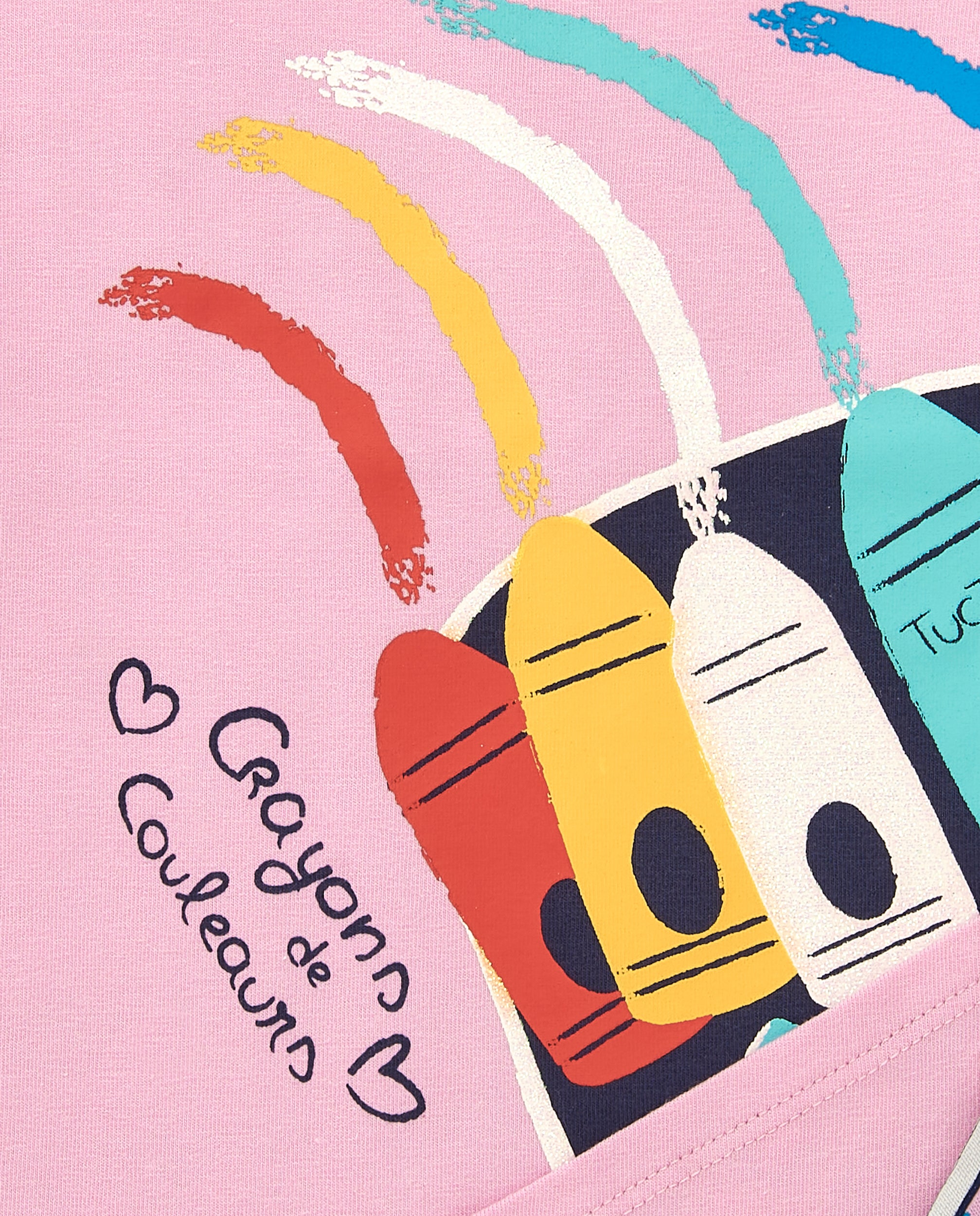 Camiseta niña en rosa con estampado de ceras de colores
