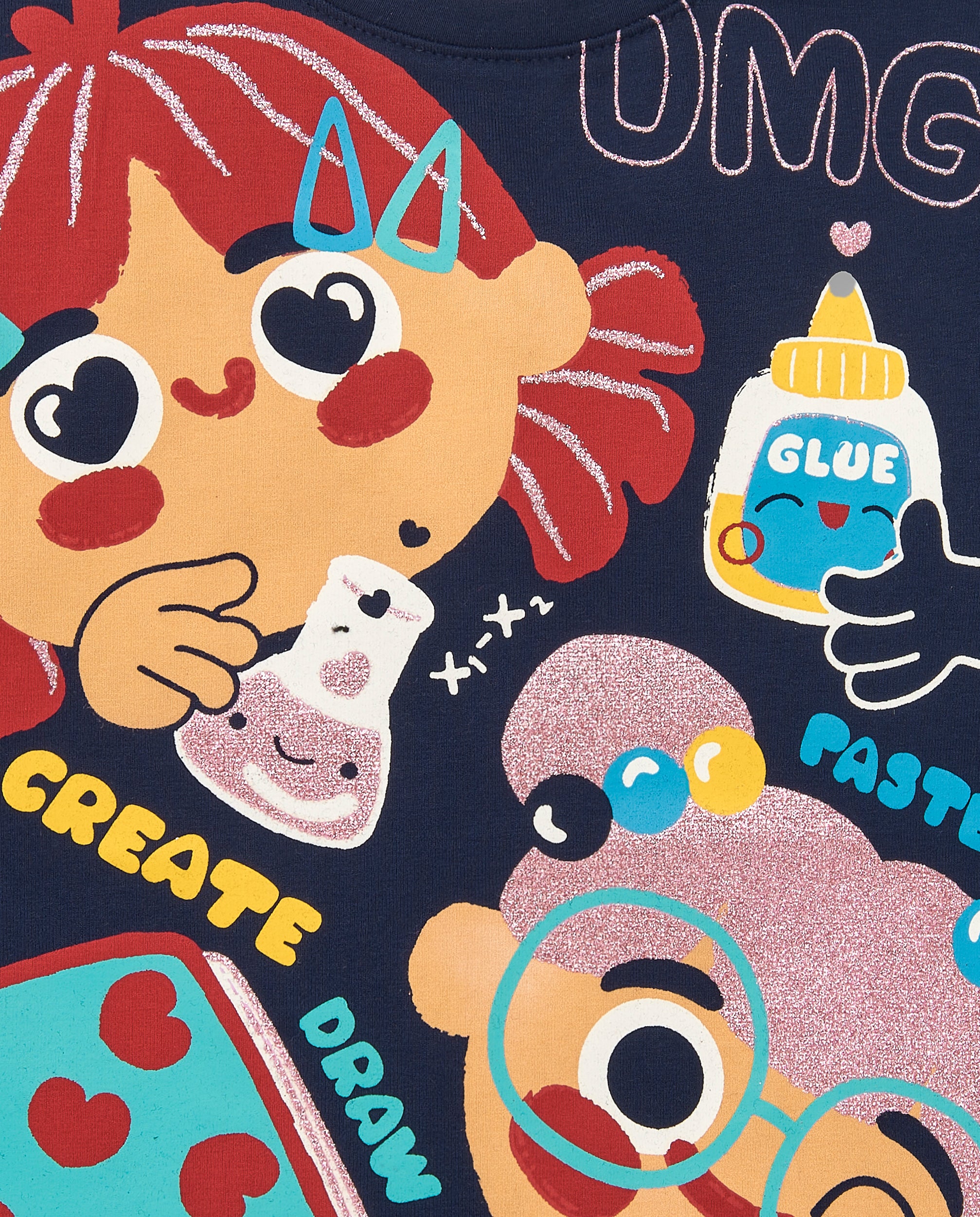 Camiseta niña en azul marino con estampado de personajes