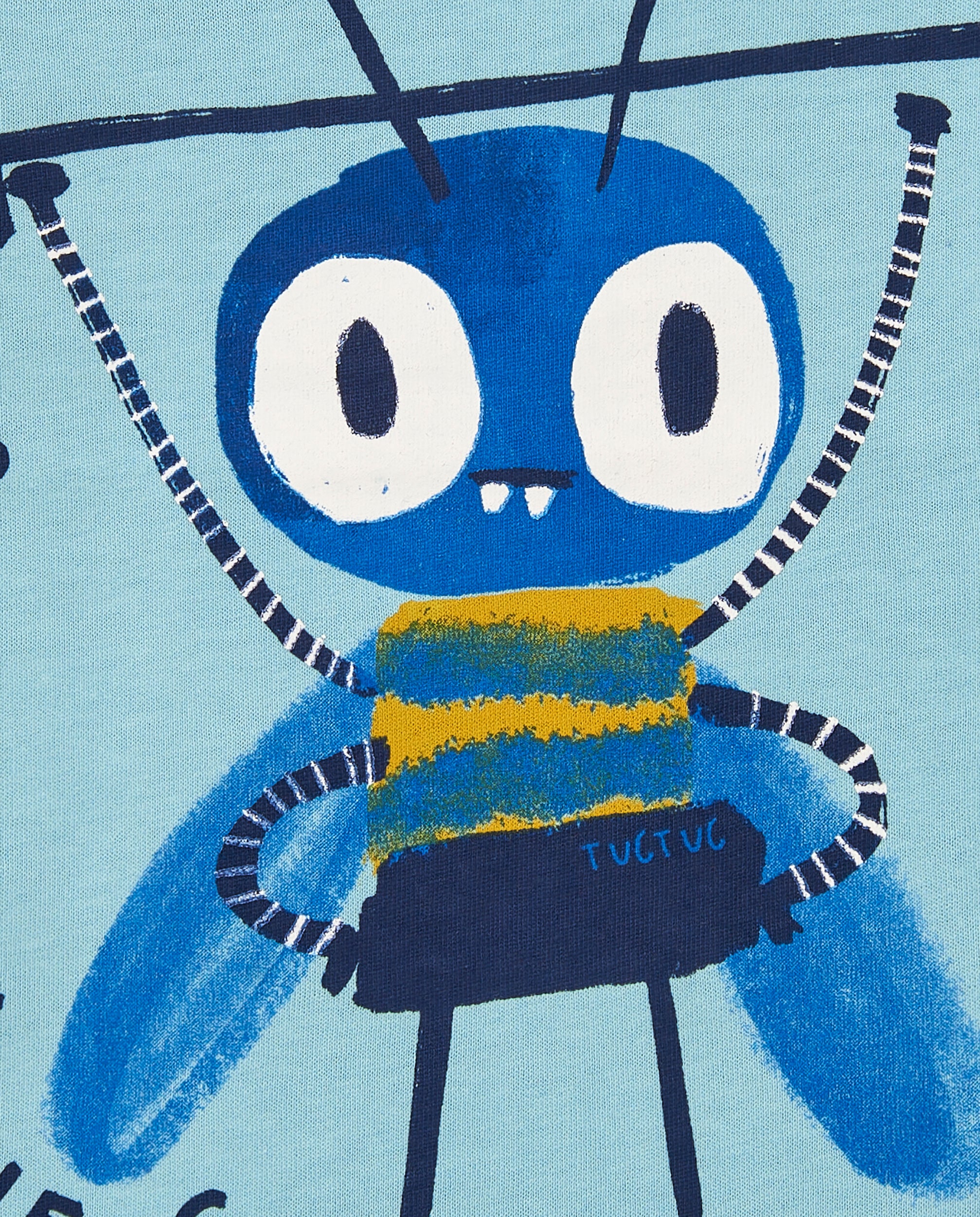 Camiseta punto niño en azul con estampado de criatura y manga