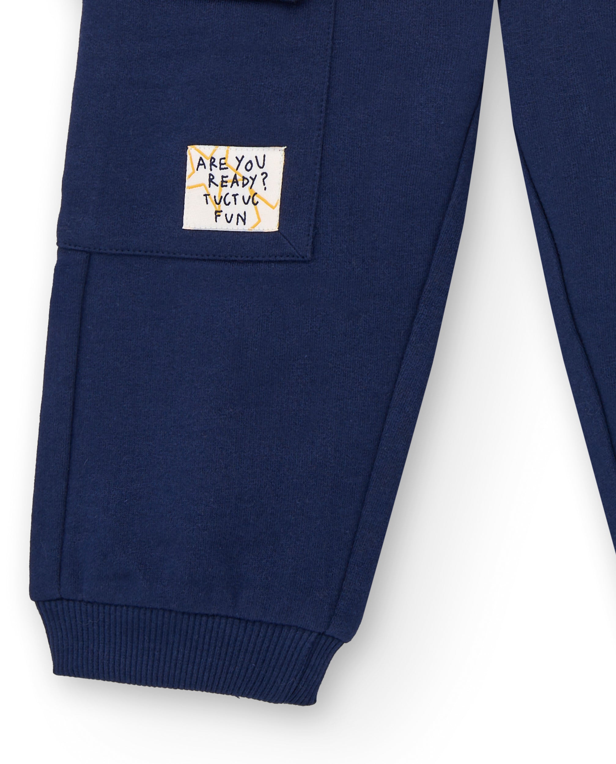 Pantalón felpa cargo niño en azul marino con bolsillos grandes