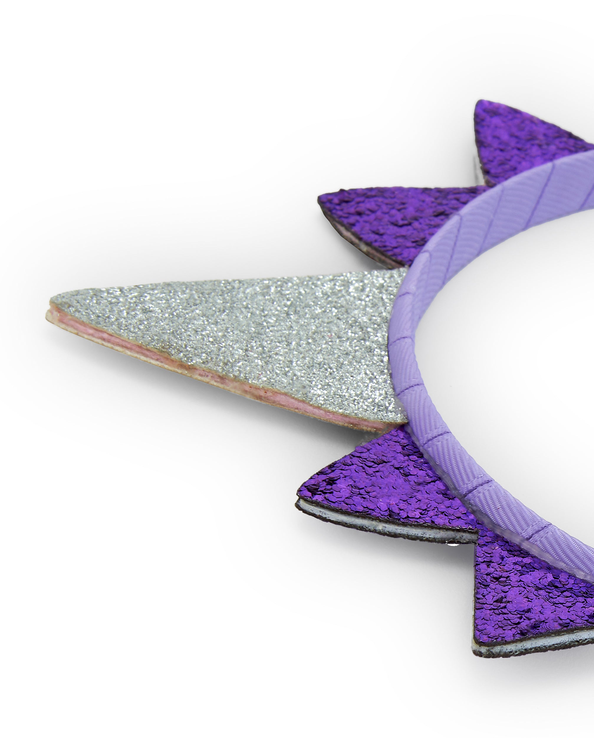 Diadema lila con detalles de triángulos brillantes para niña