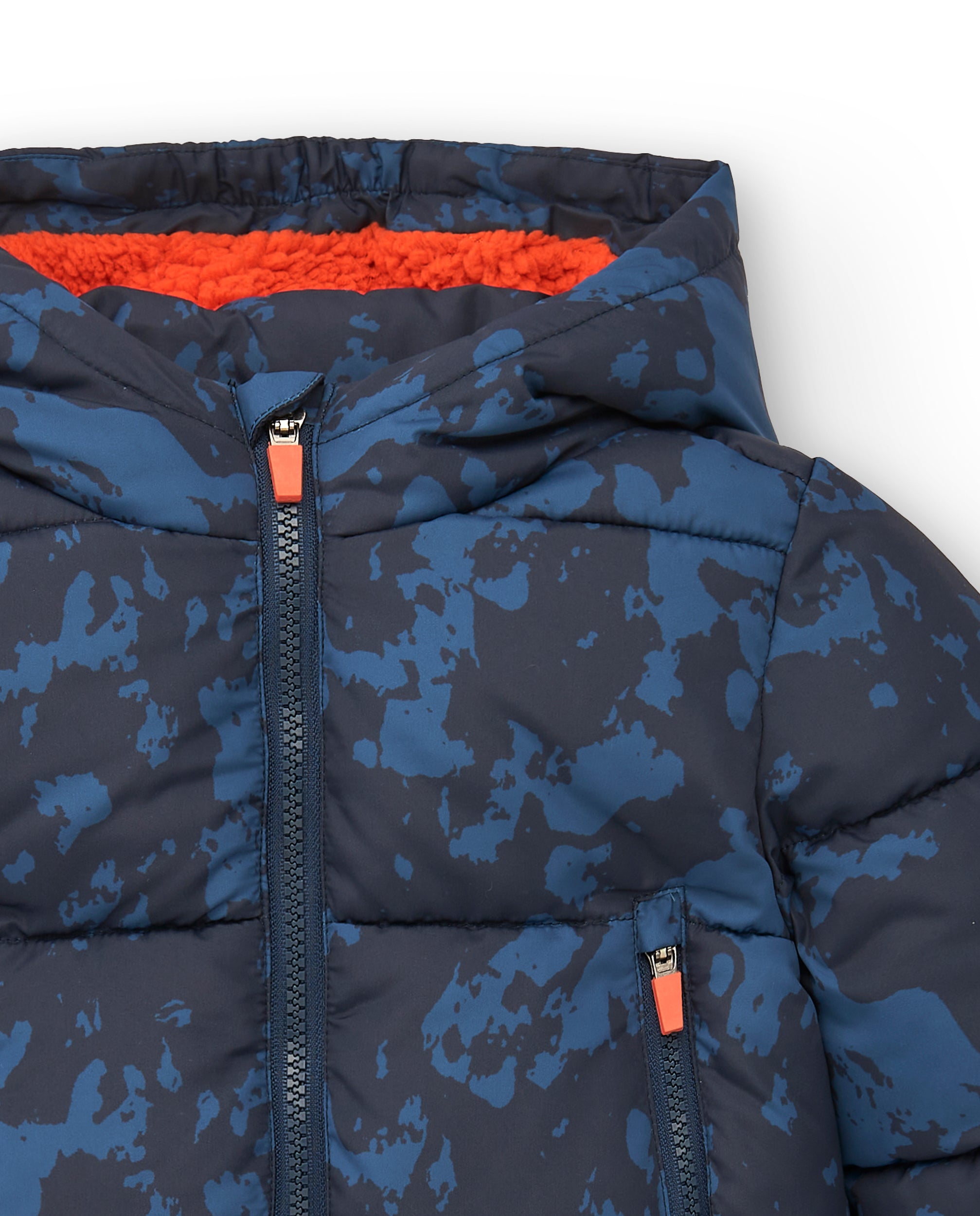 Abrigo acolchado con estampado camuflaje azul para niño