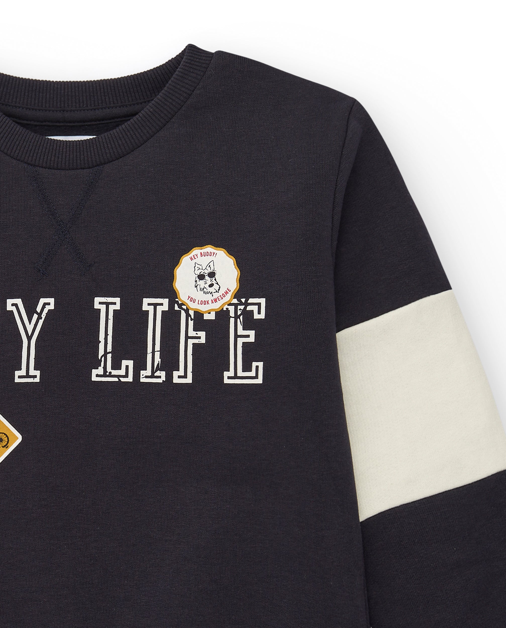 Jersey de felpa negra para niño con detalles en mangas City Life