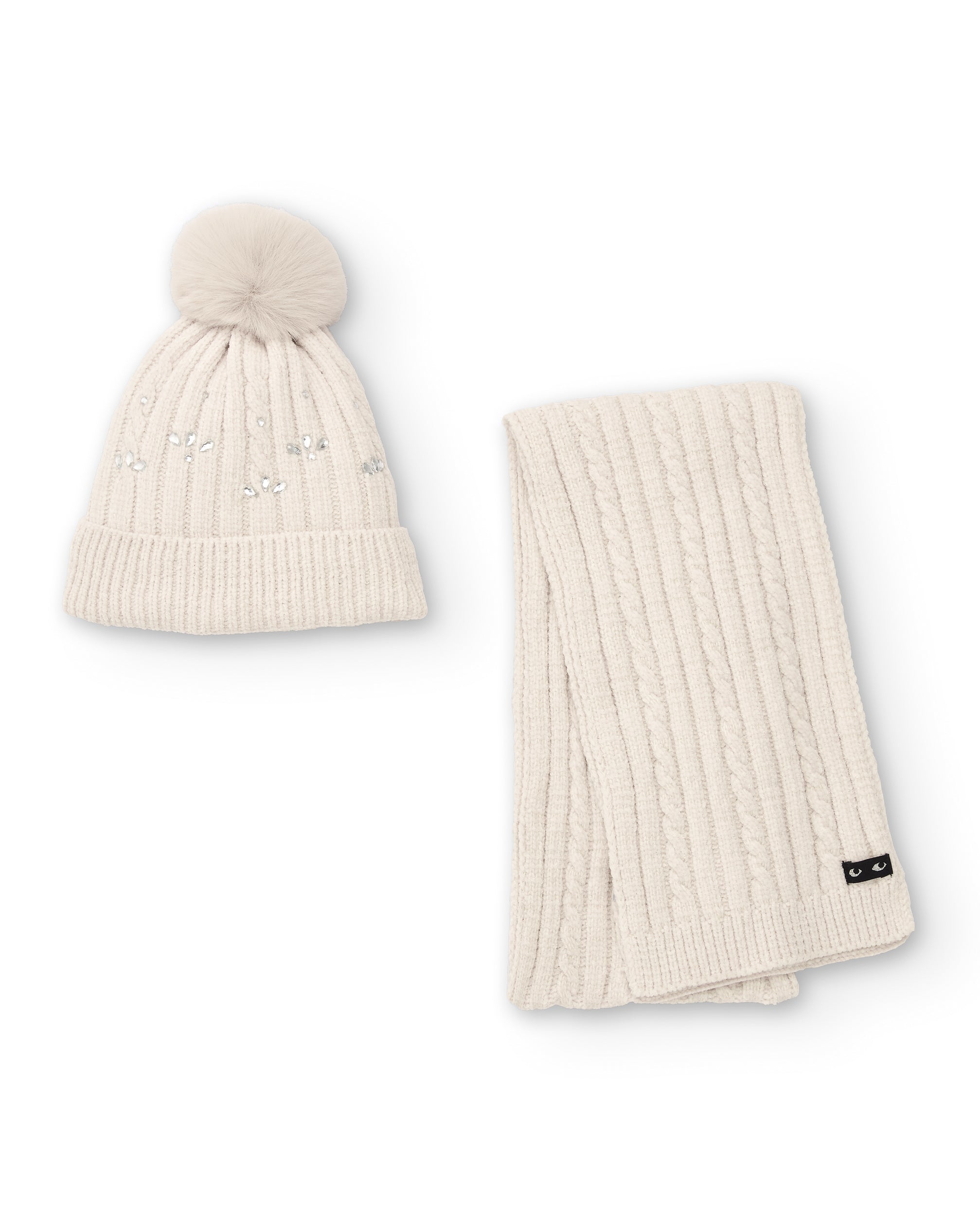 Conjunto de gorro y bufanda en color crema con detalles de