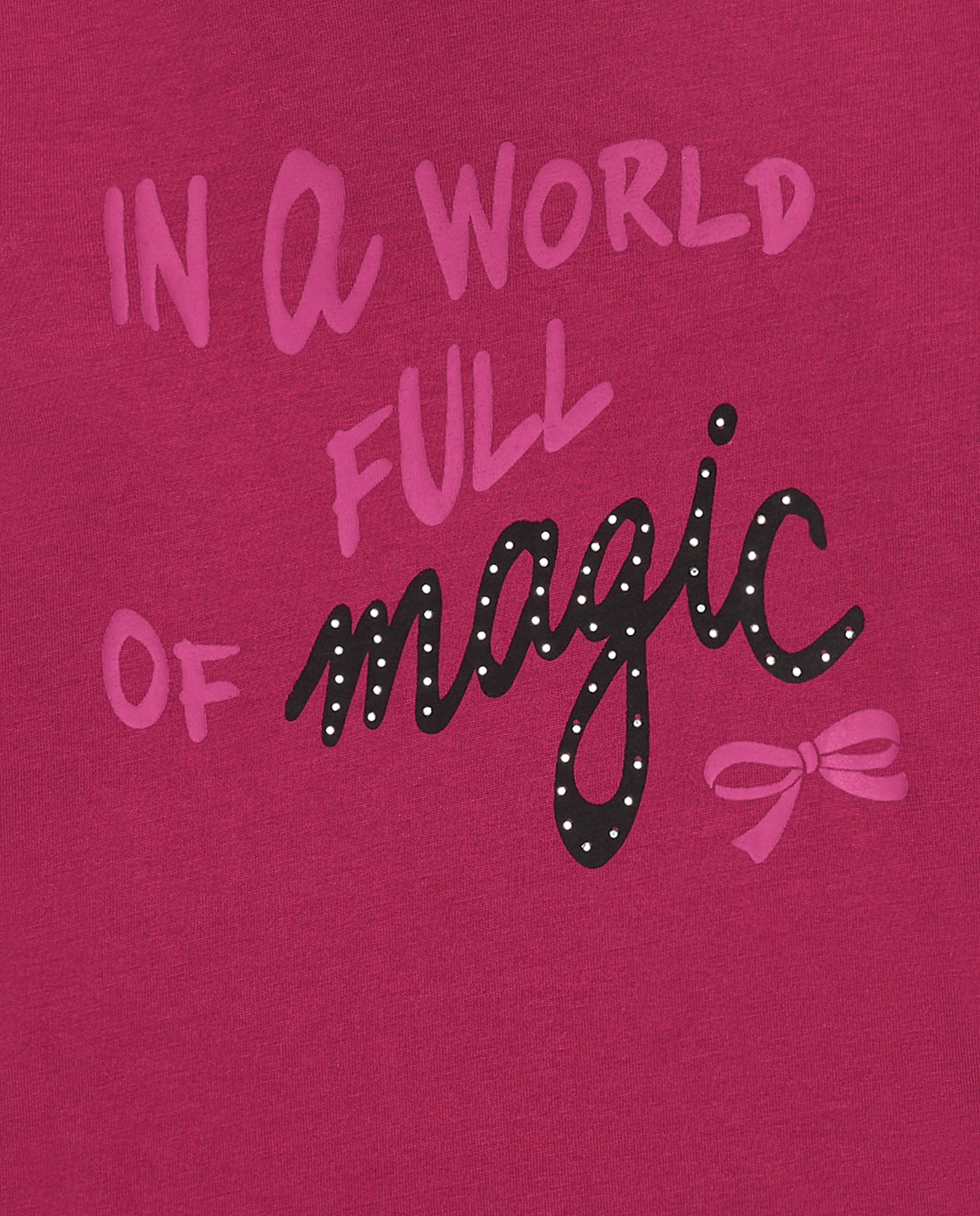 Camiseta fucsia con estampado "In a World Full of Magic" para