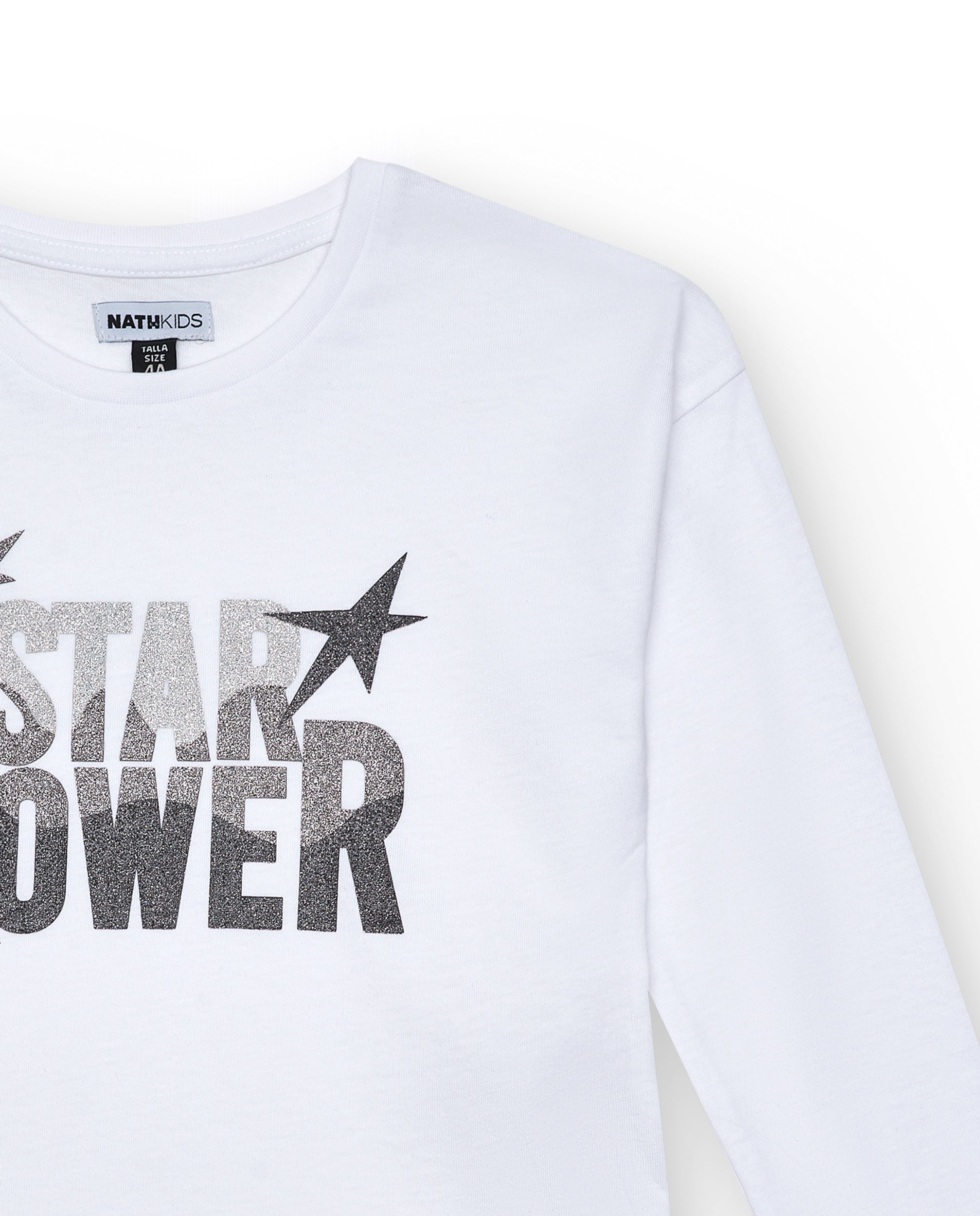 Camiseta blanca con texto "Star Power" en plateado para niña de