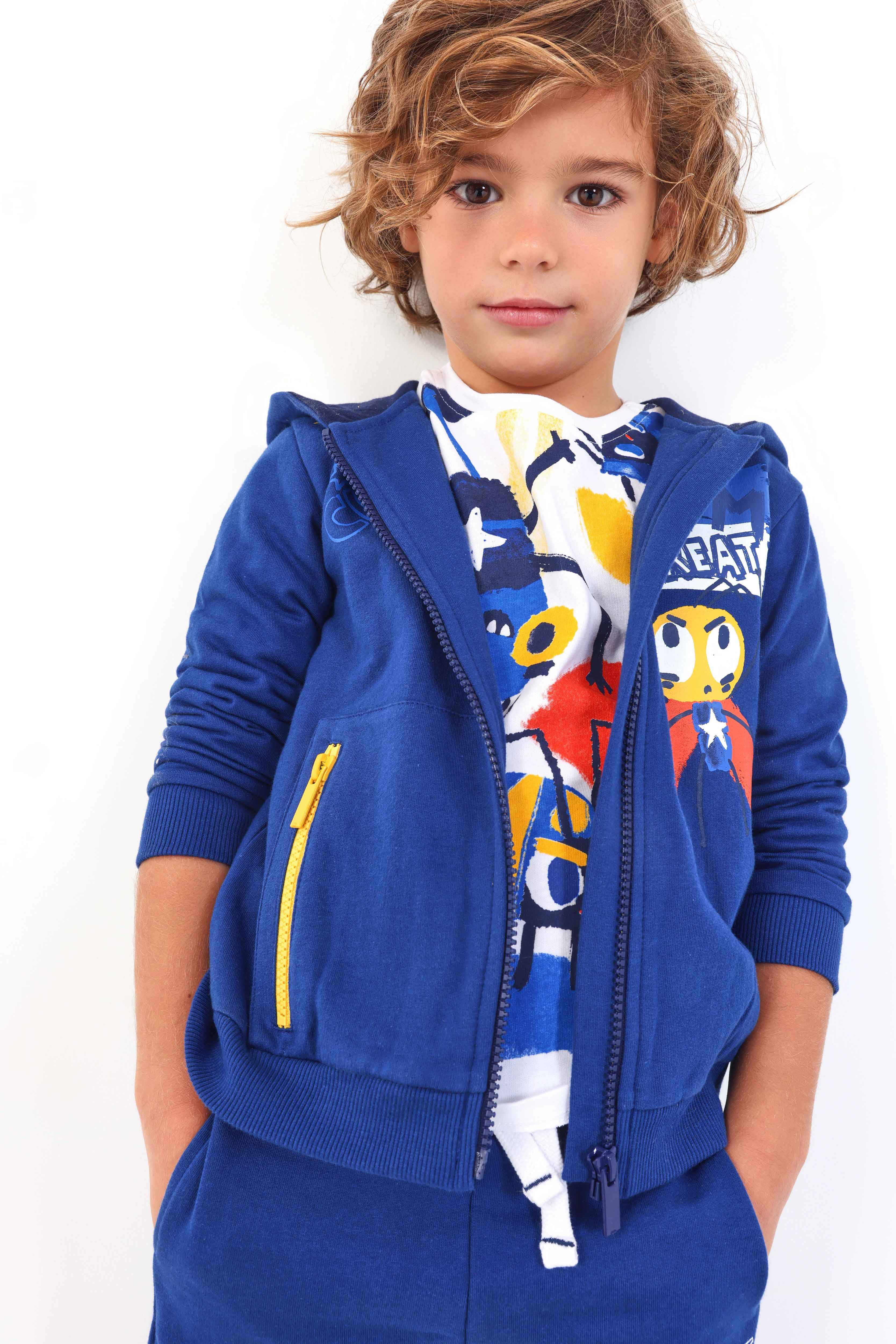 Sudadera felpa niño en azul con capucha y estampado gráfico