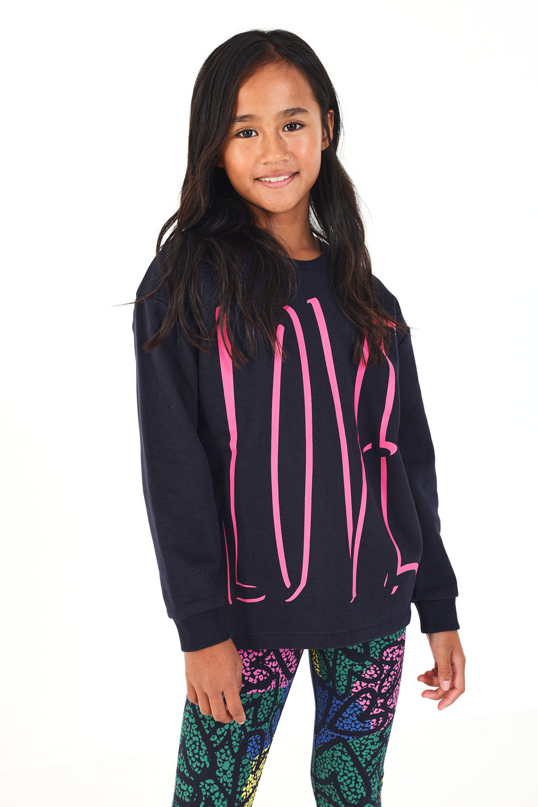 Sudadera negra con estampado rosa para niña colección Living in