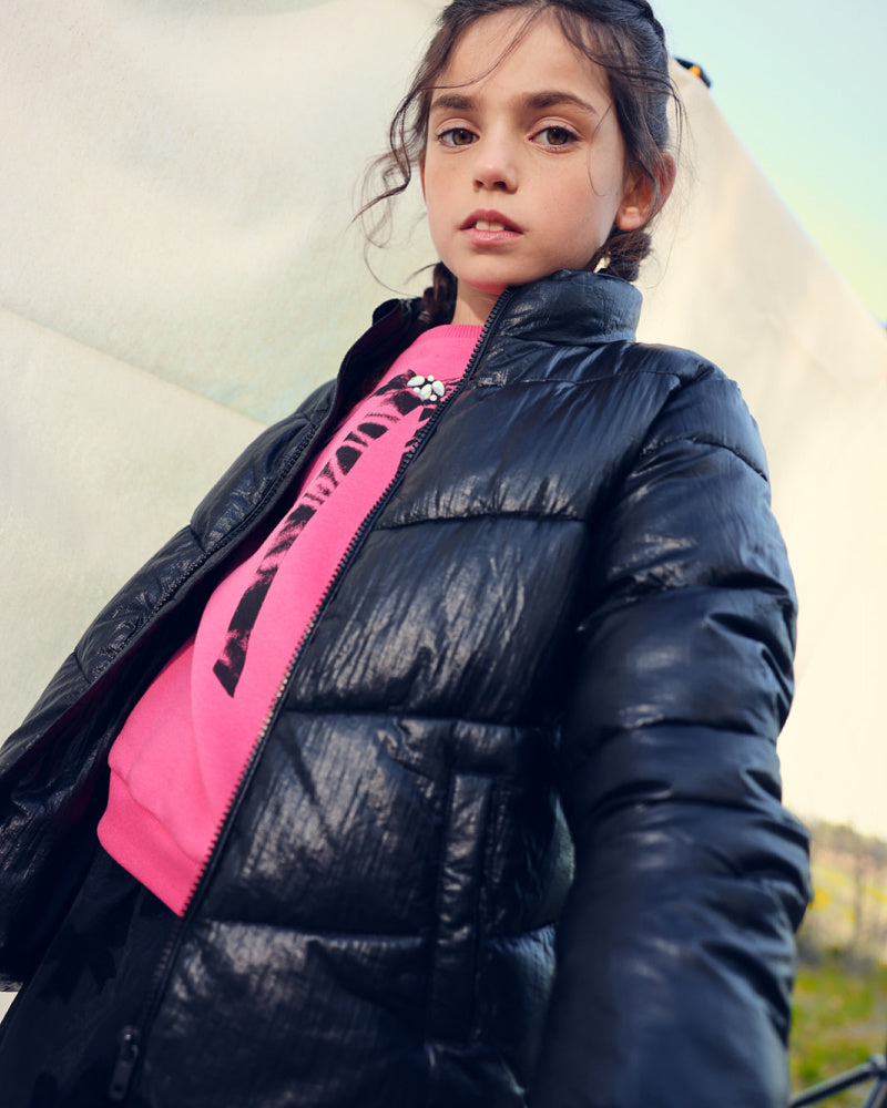 Chaqueta acolchada en negro para niña de la colección Dive into