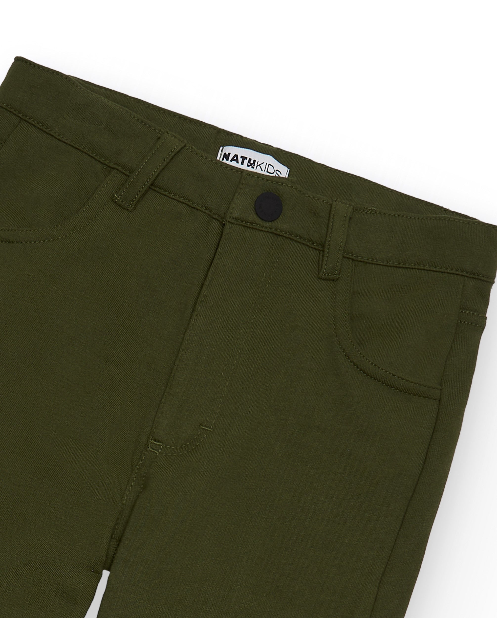 Pantalones cargo niño en verde con bolsillos funcionales