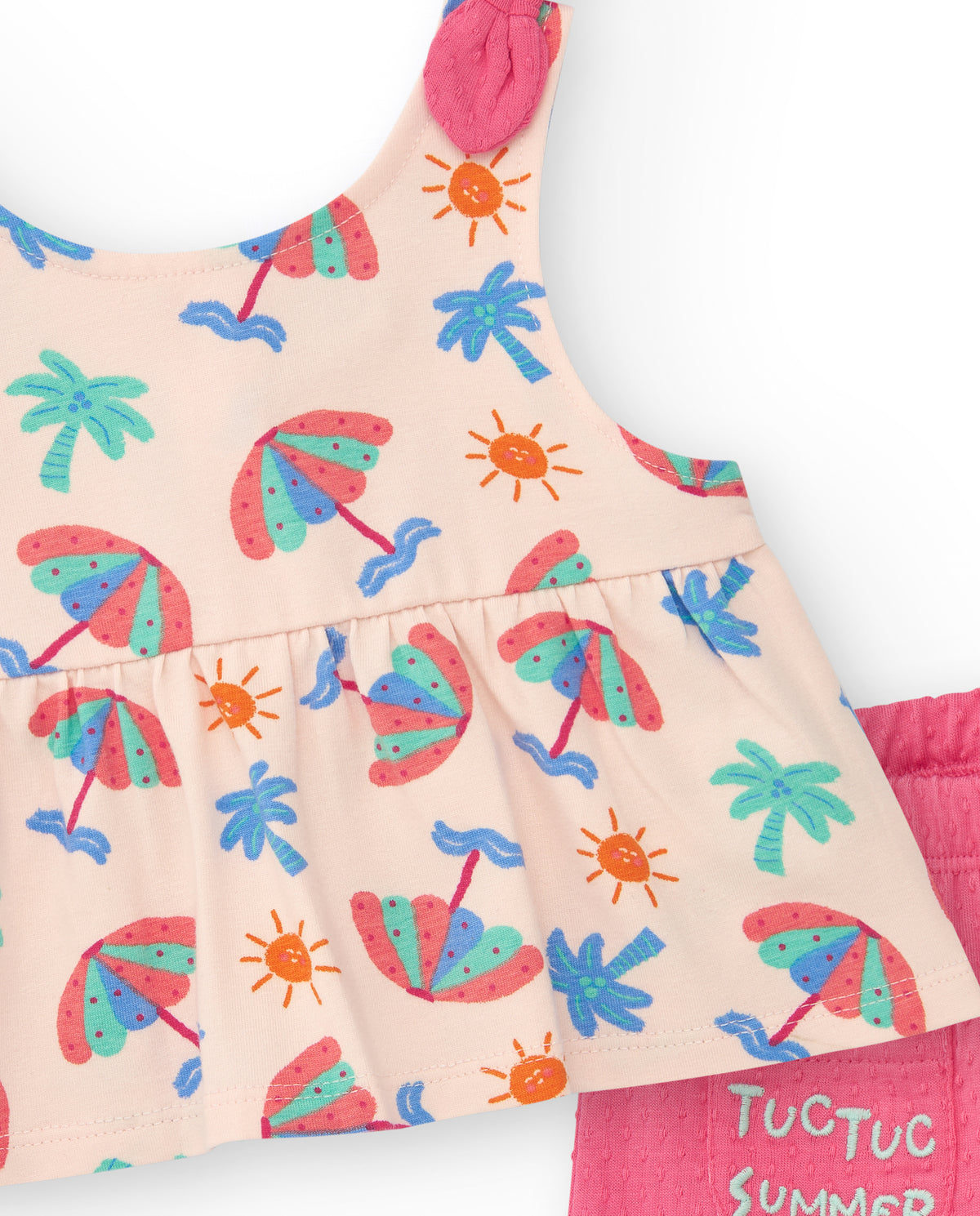 Conjunto crema para niña con blusa de paraguas y shorts rosa