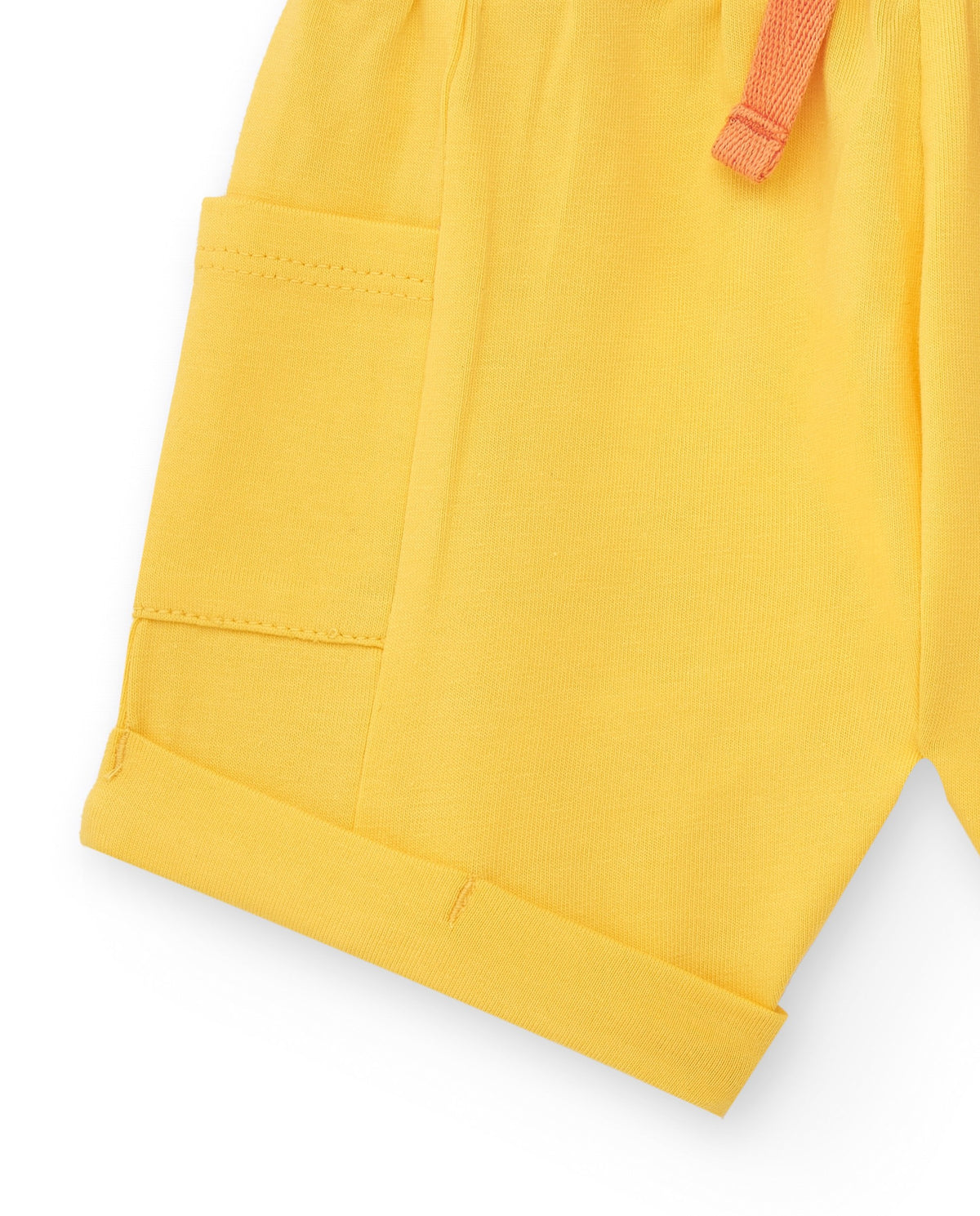 Conjunto para niño con camiseta a rayas y pantalón corto