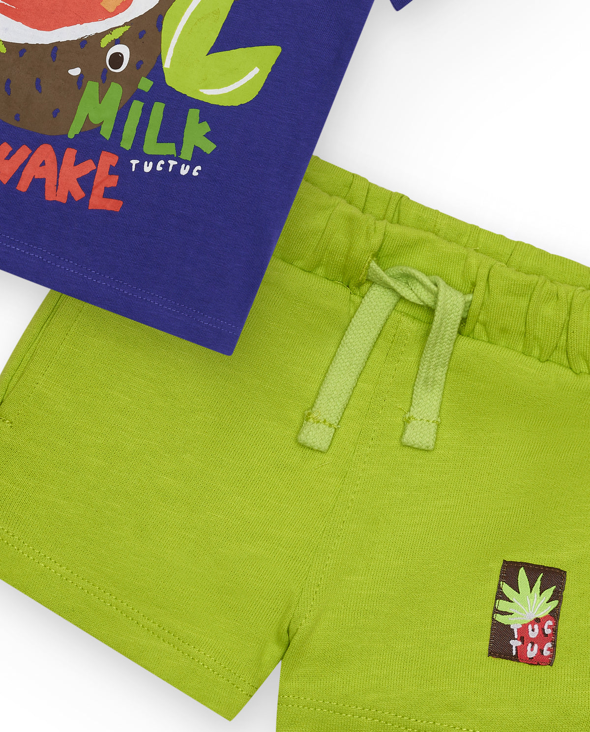 Conjunto para niño con camiseta de coco y bermuda verde
