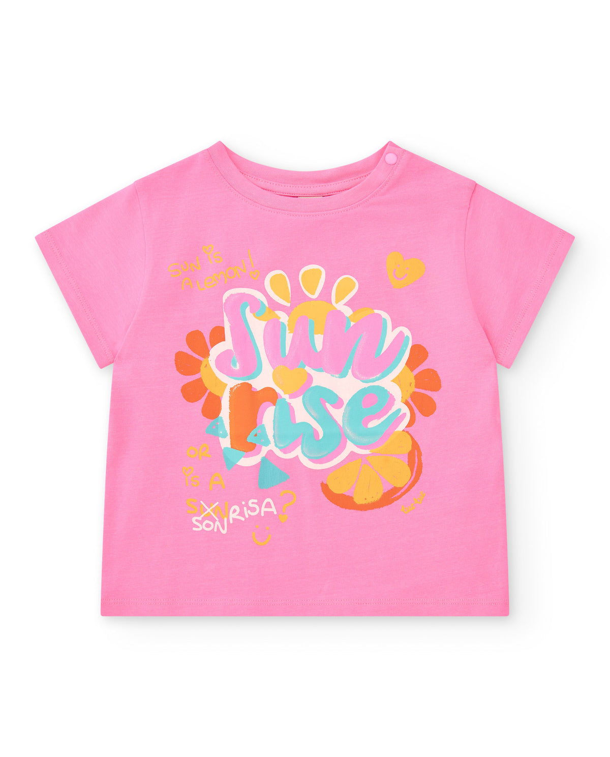 Camiseta rosa para niña con frases y detalles decorativos